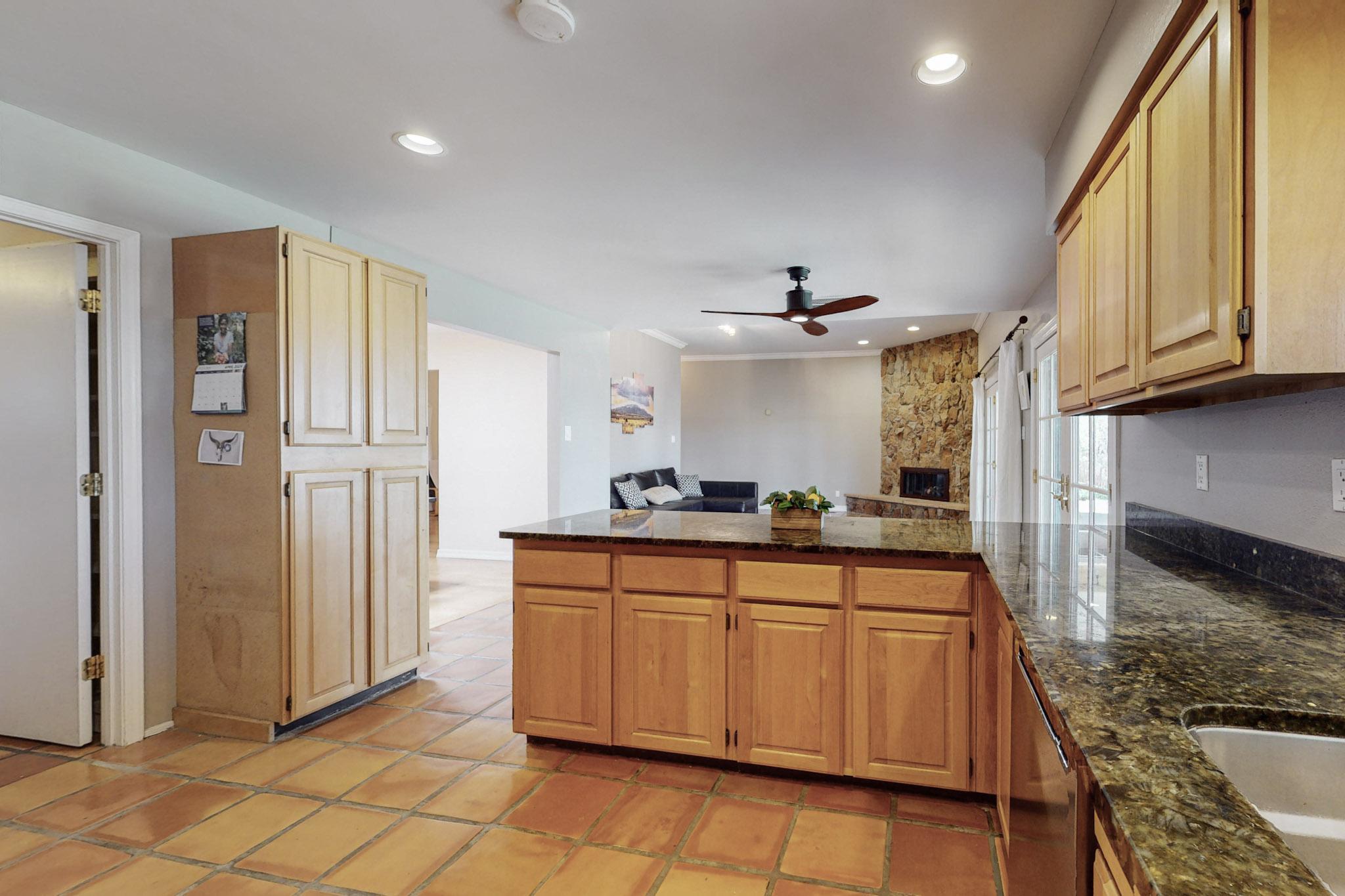 1333 Camino Cerrito SE