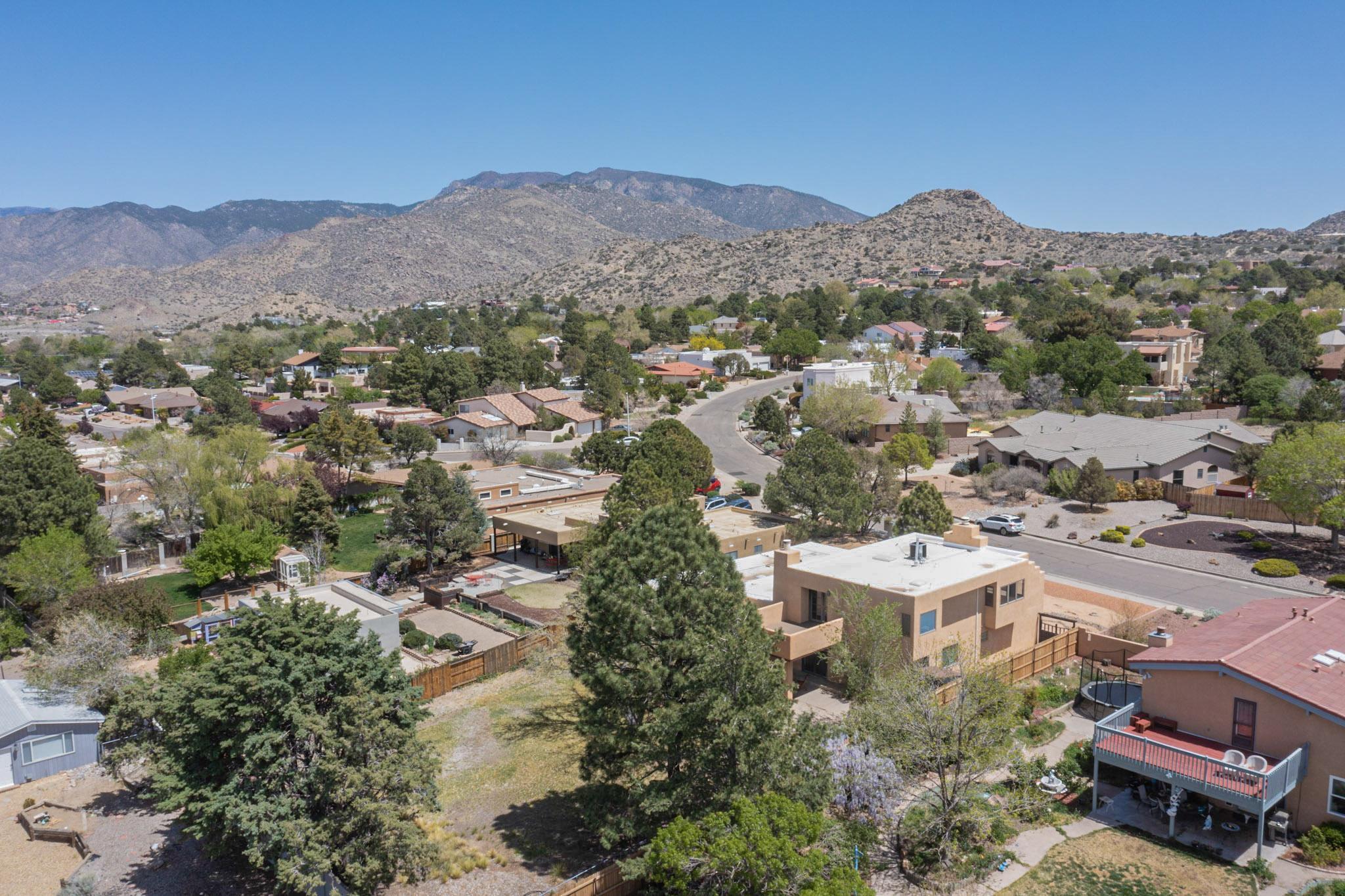 1333 Camino Cerrito SE