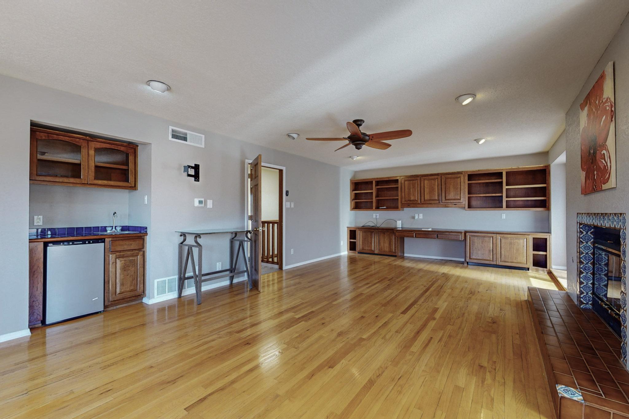 1333 Camino Cerrito SE