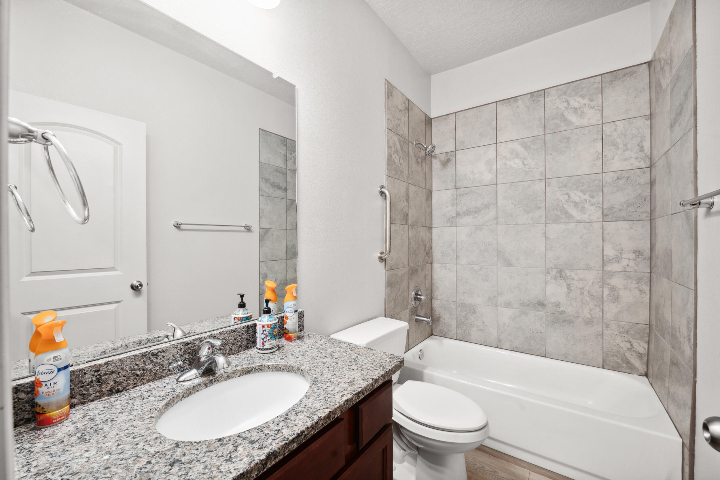 2324 Isabella Lane