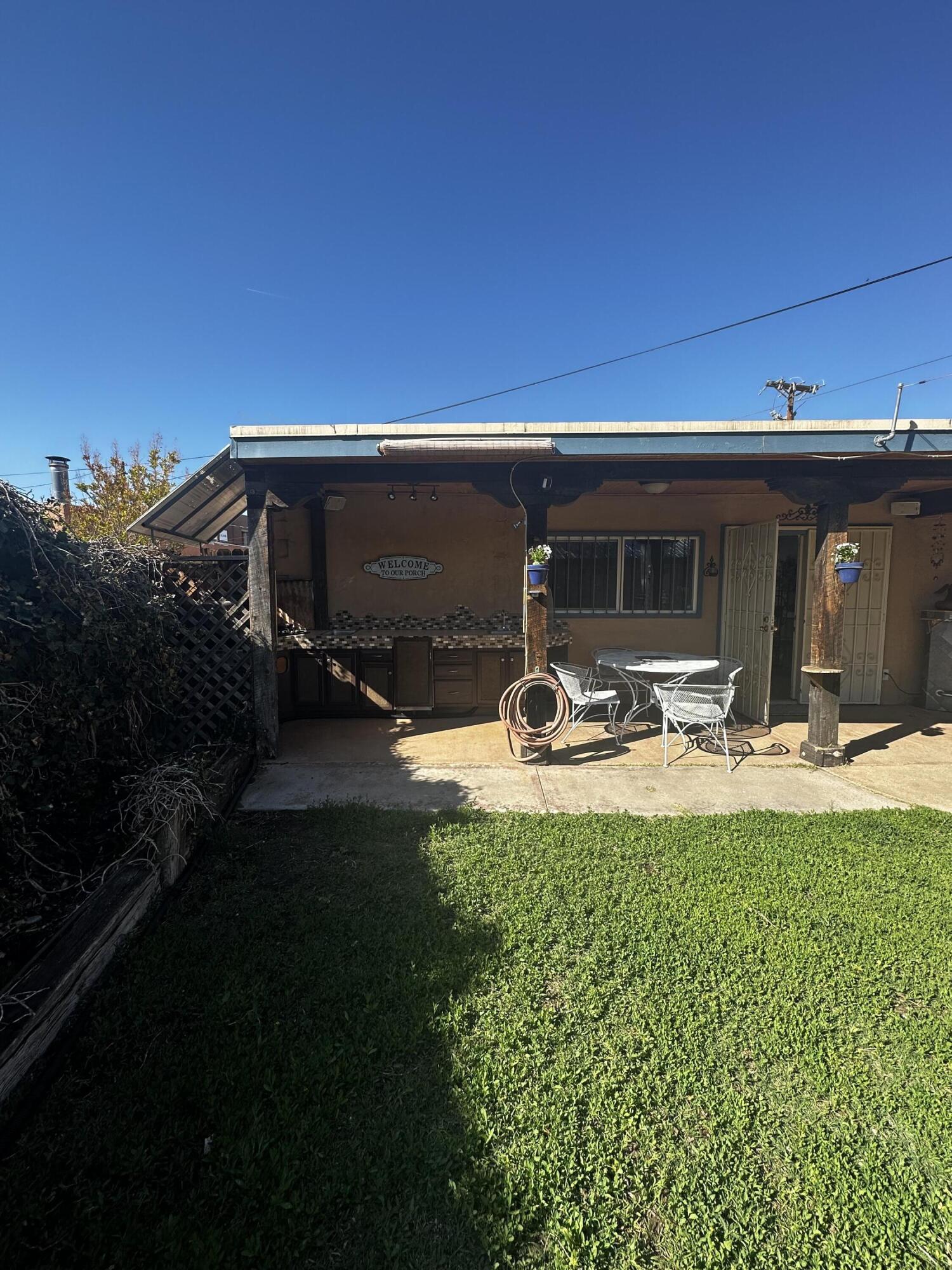 412 Griegos Road NW