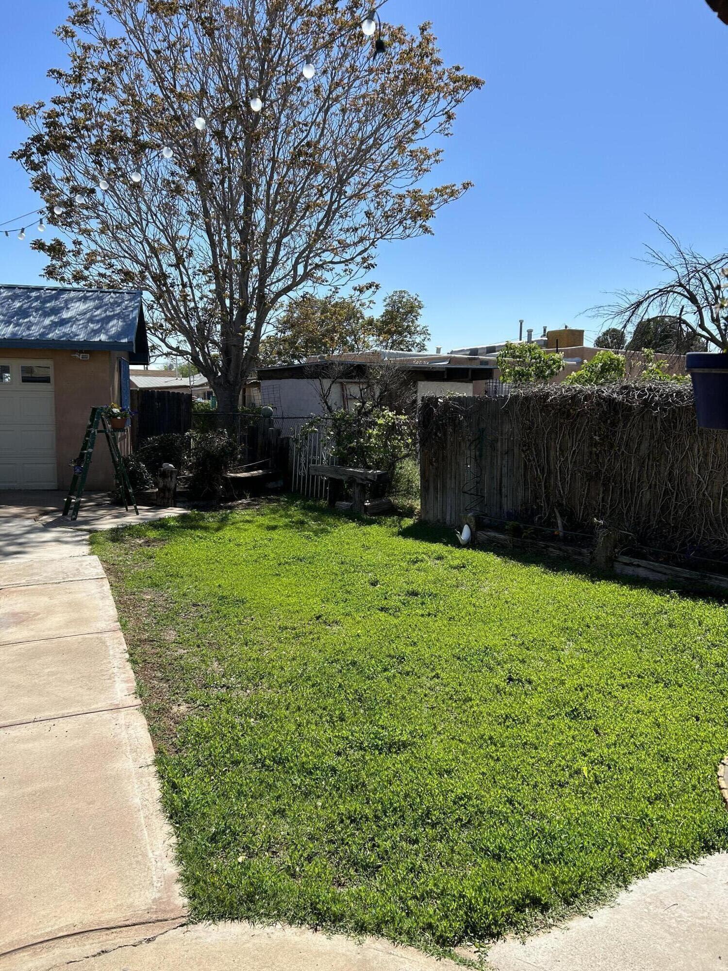 412 Griegos Road NW