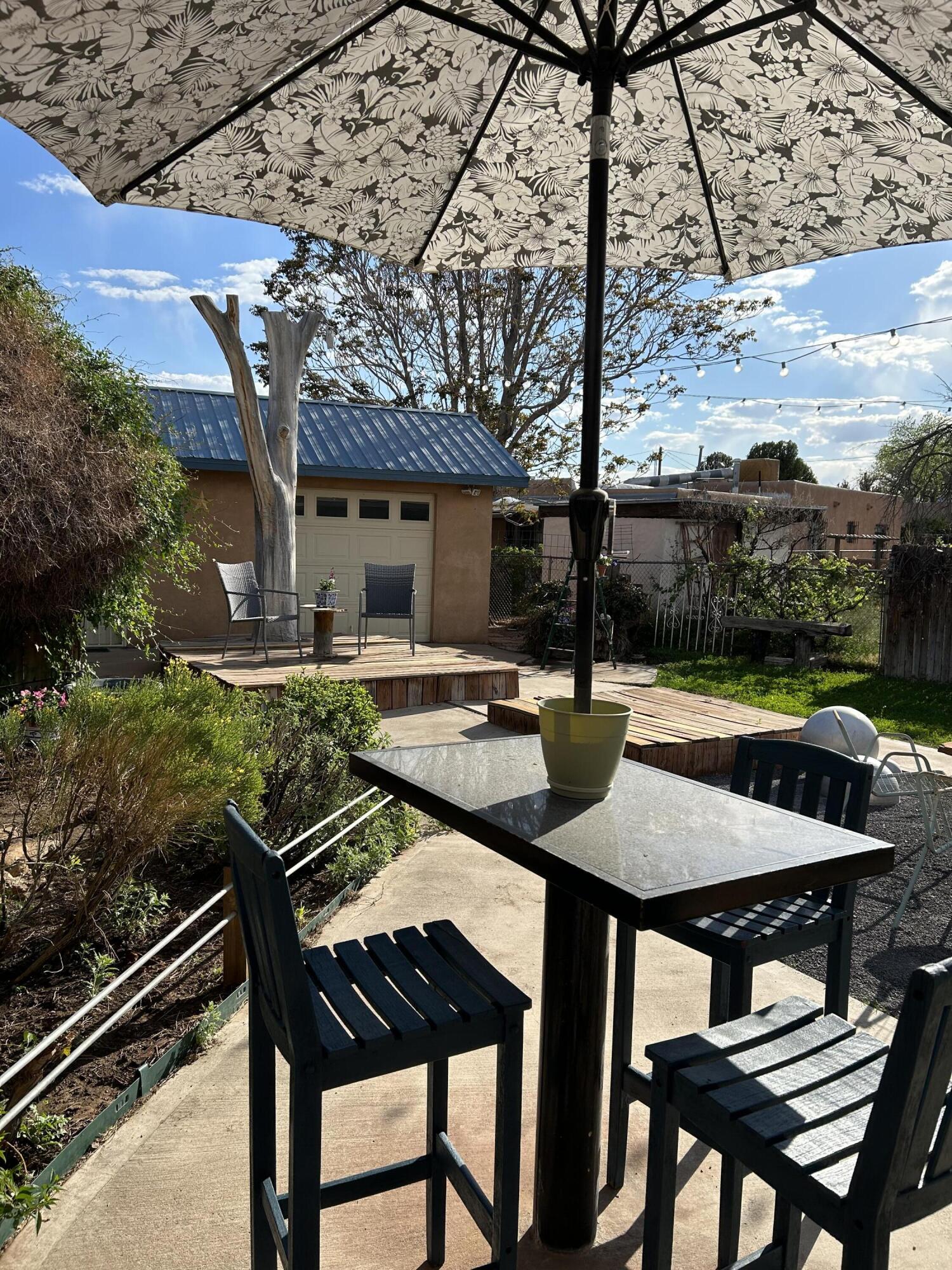 412 Griegos Road NW