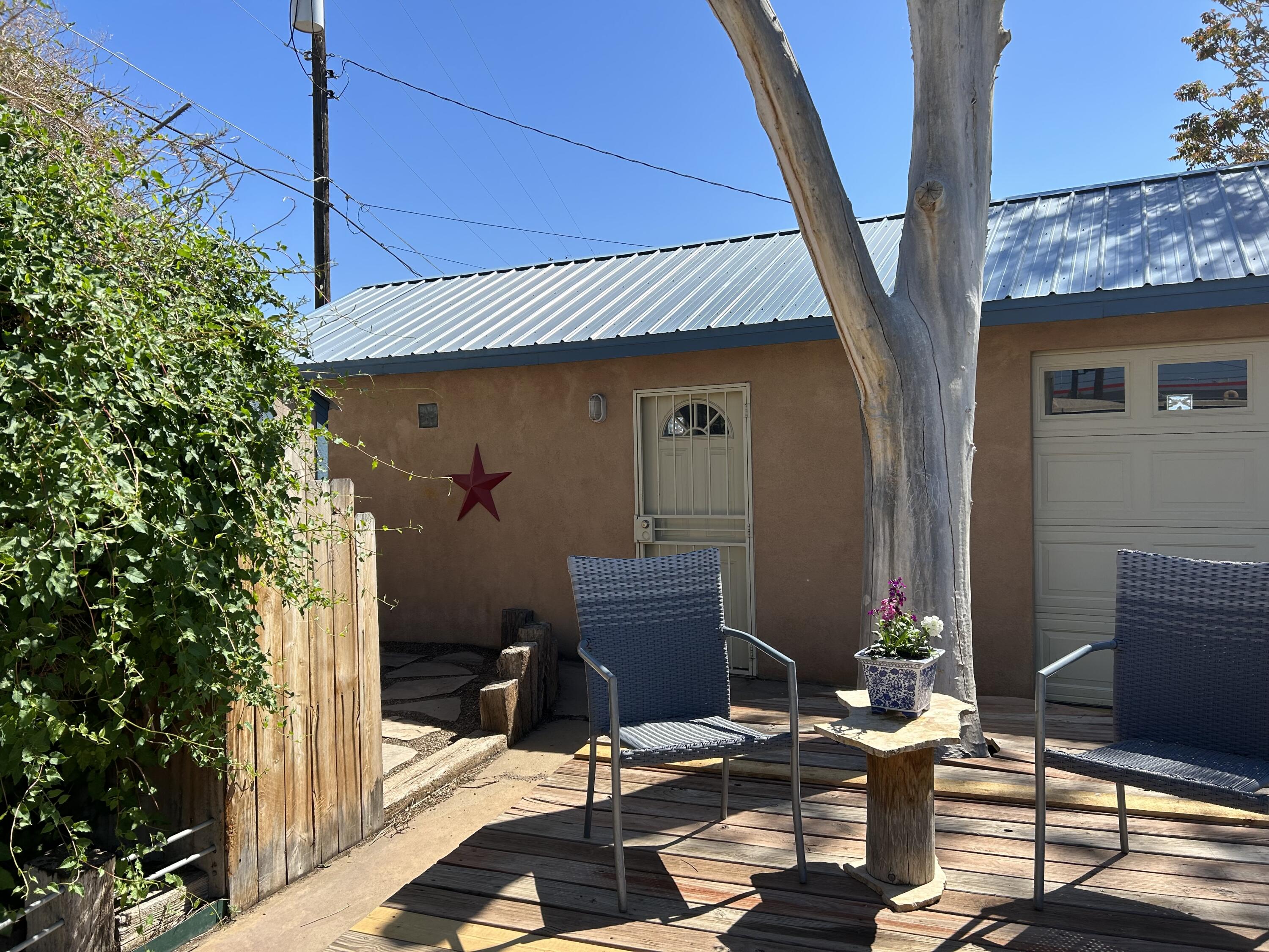 412 Griegos Road NW