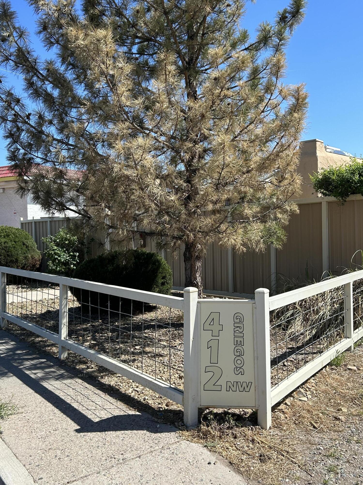 412 Griegos Road NW