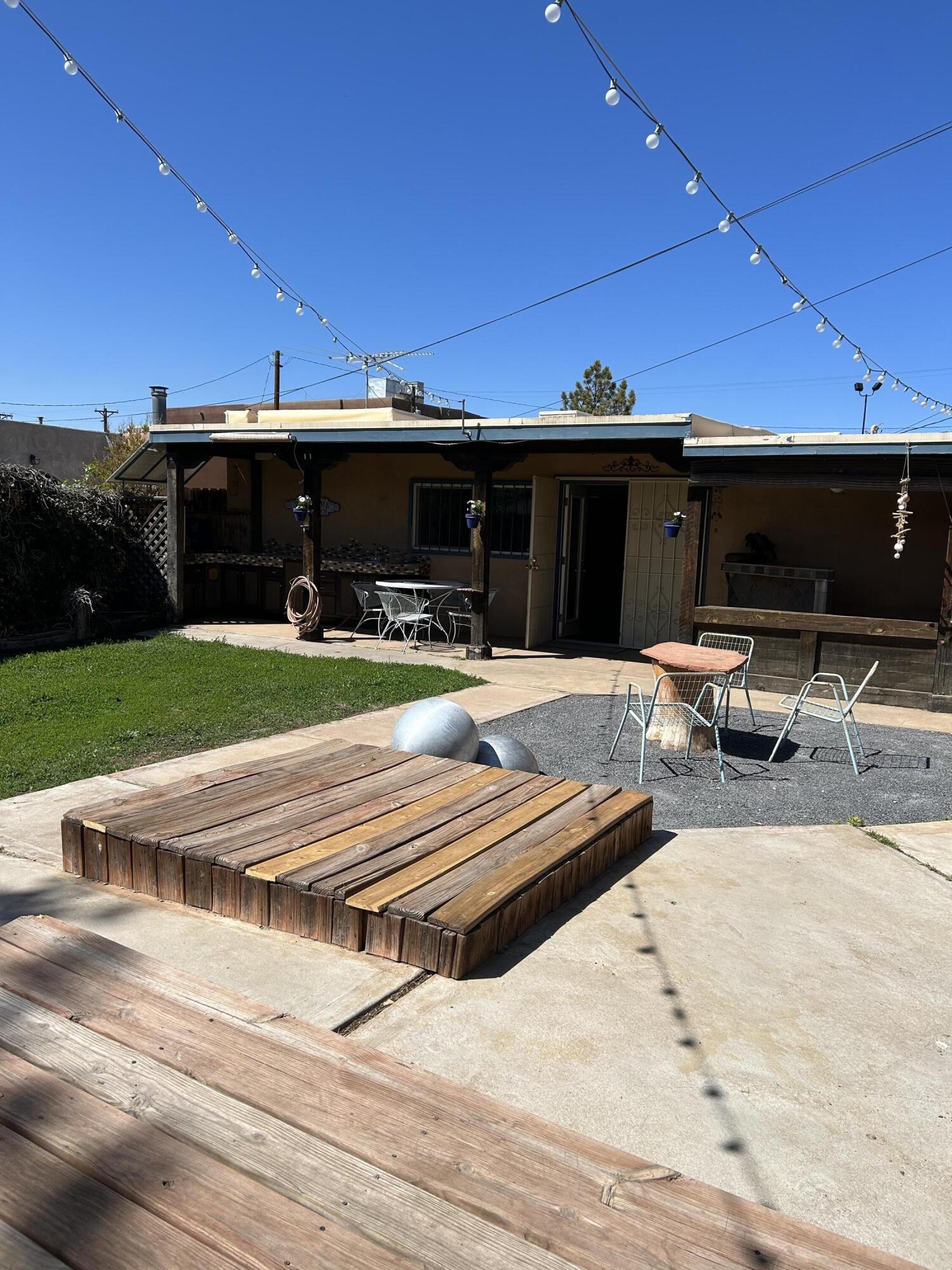 412 Griegos Road NW