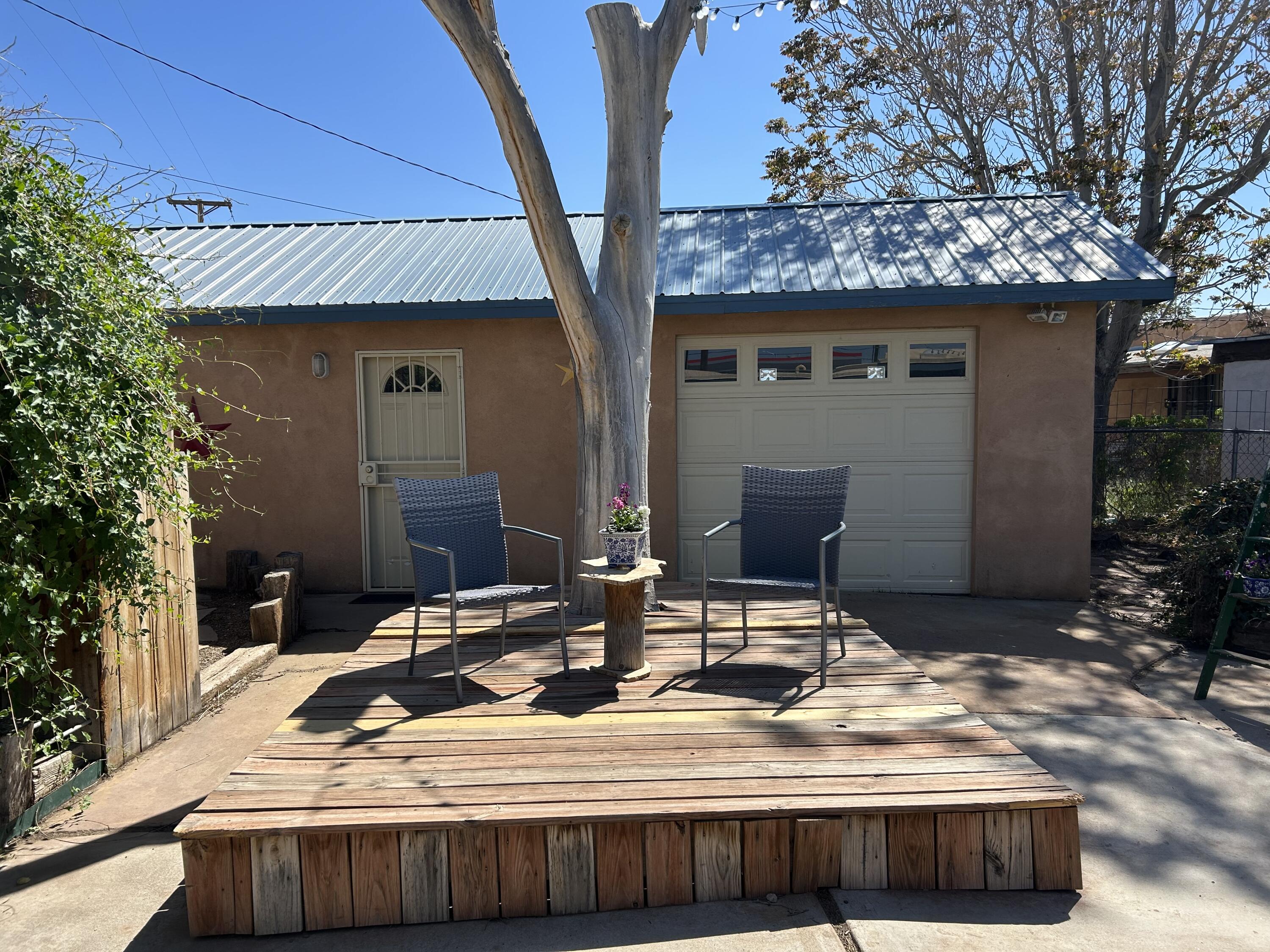 412 Griegos Road NW
