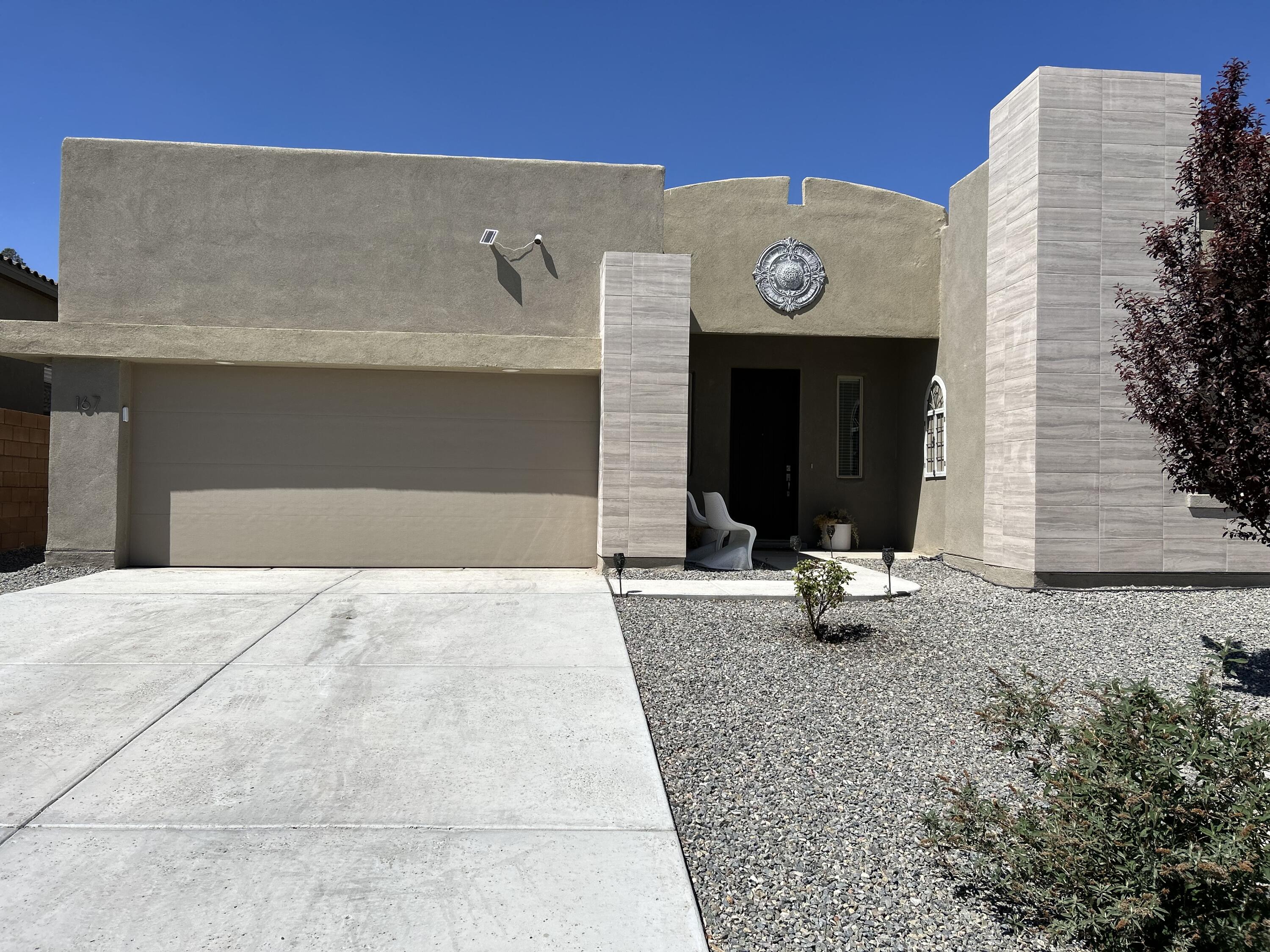 167 Suez Road NE