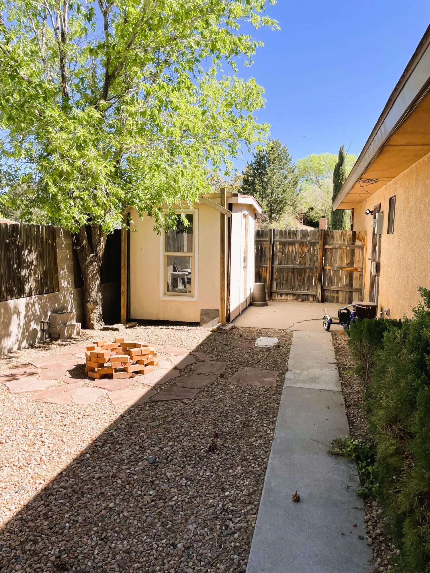 912 Cuatro Cerros Trail SE