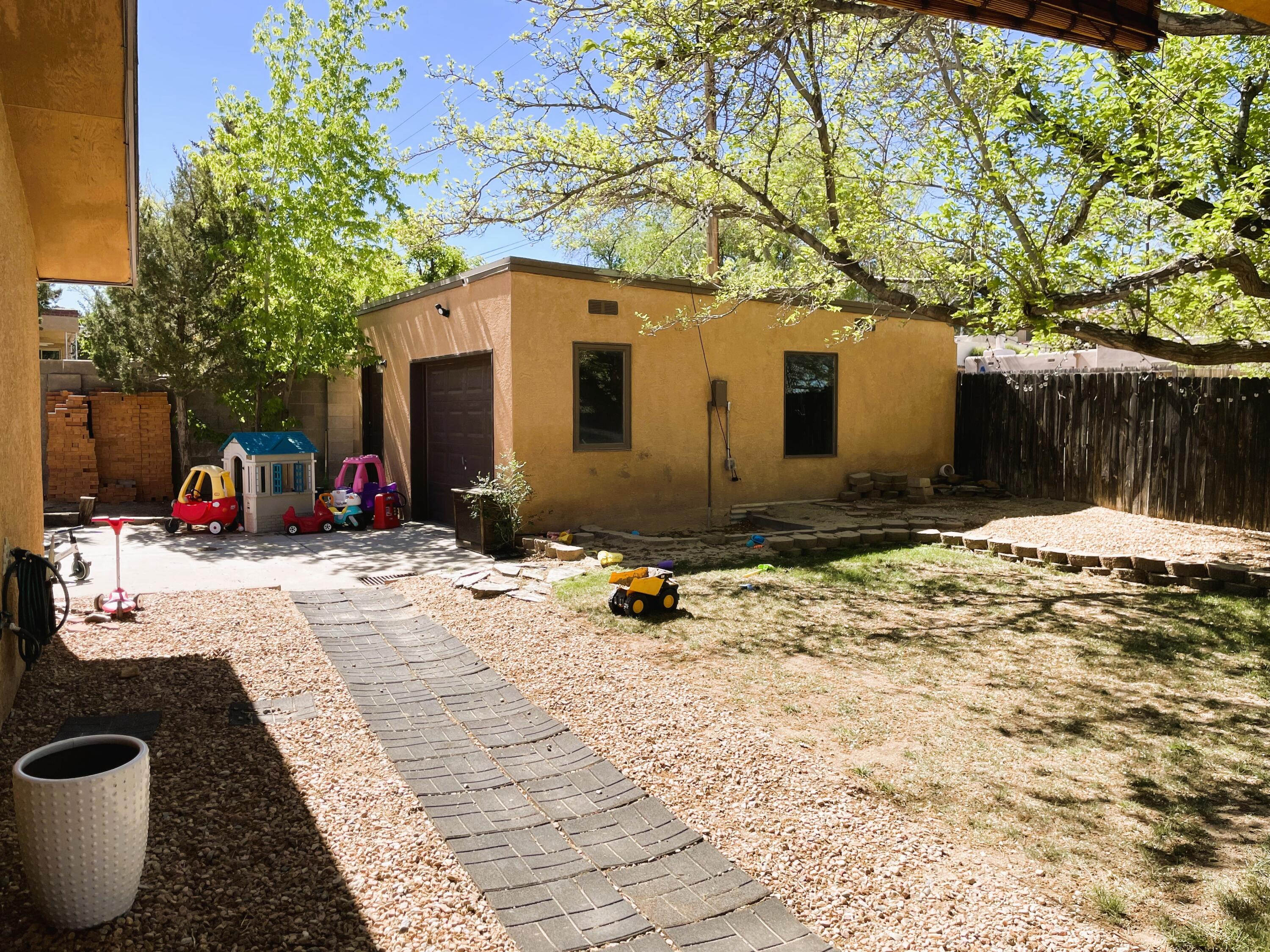 912 Cuatro Cerros Trail SE