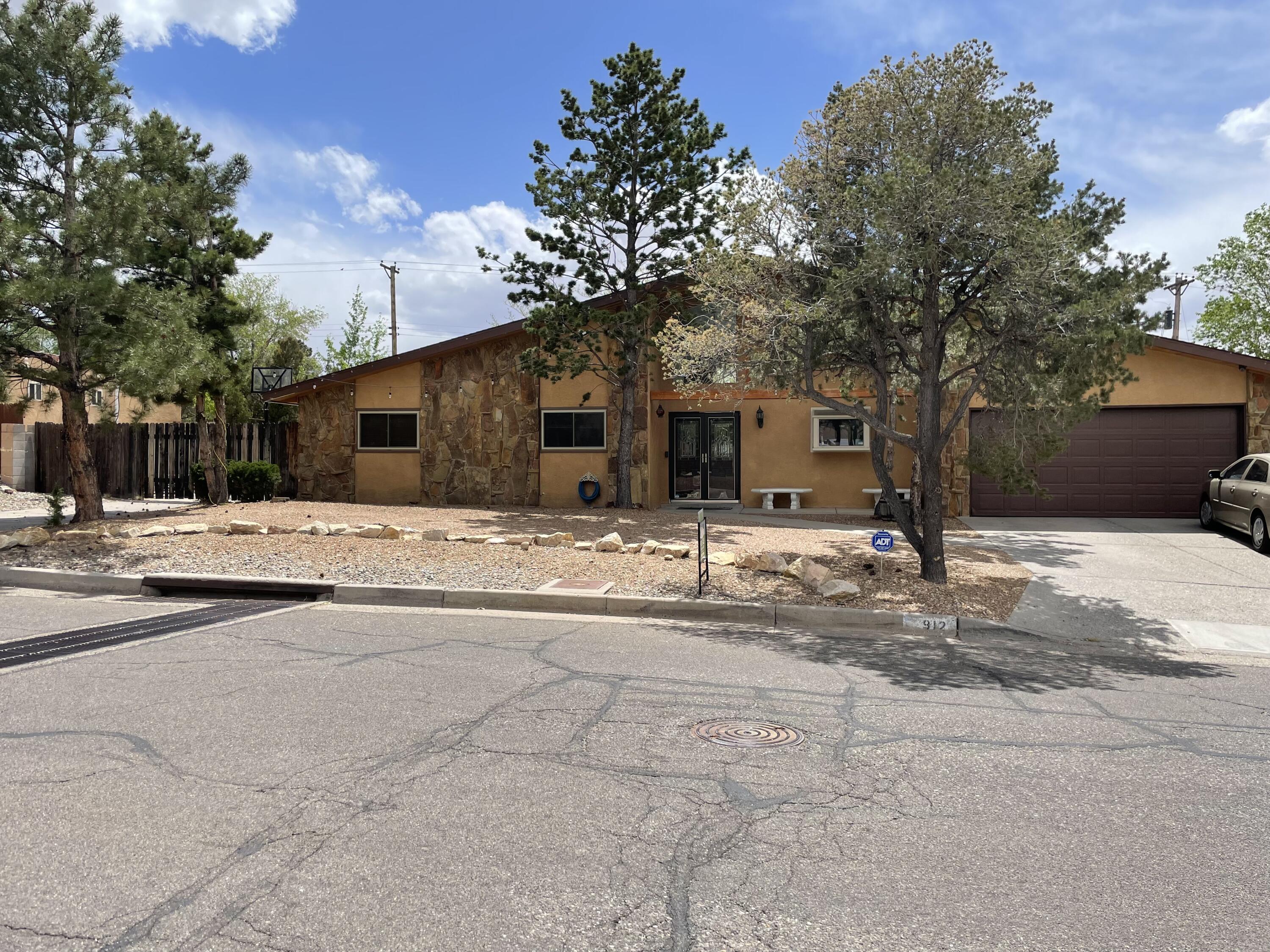 912 Cuatro Cerros Trail SE