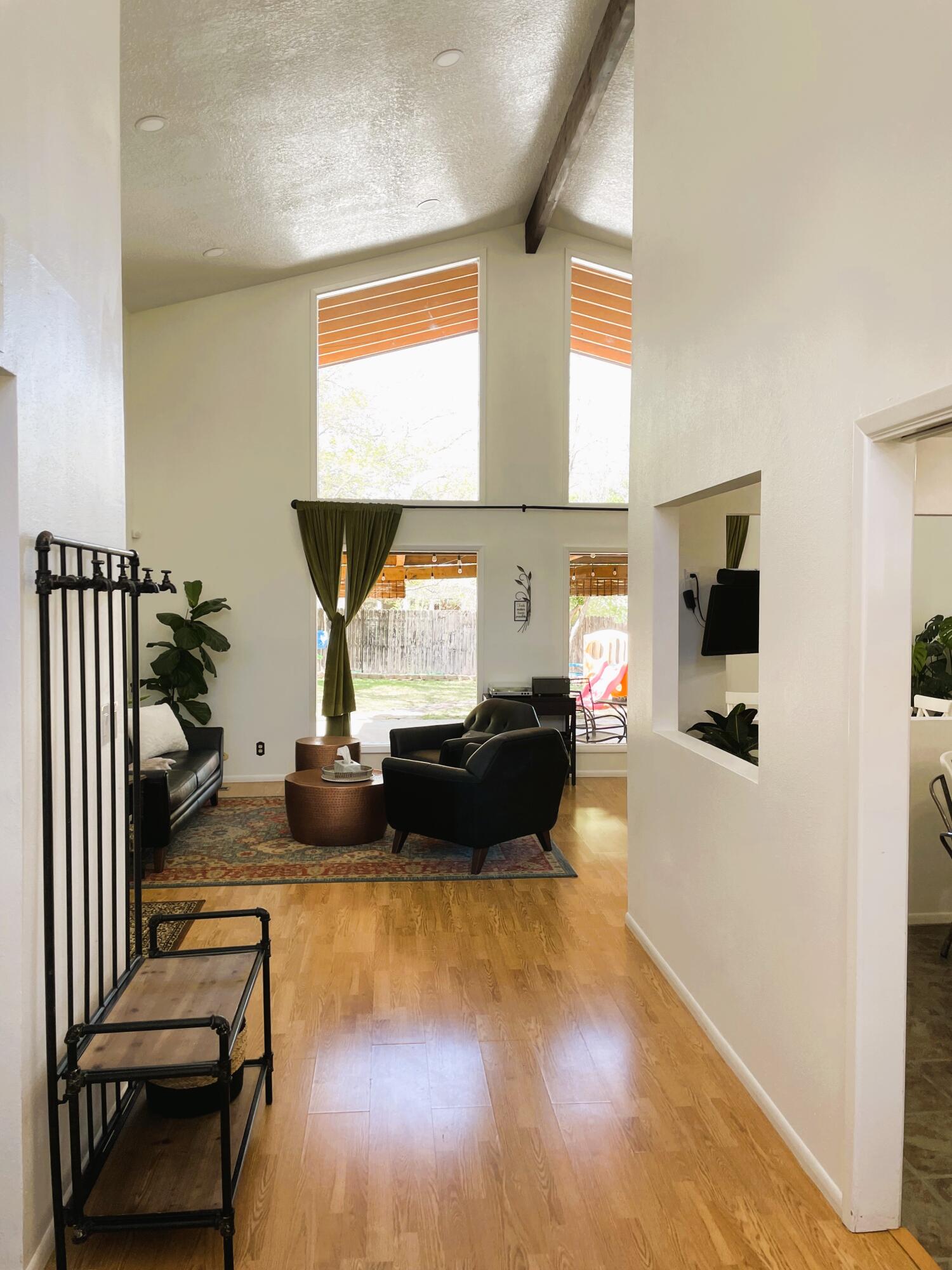 912 Cuatro Cerros Trail SE