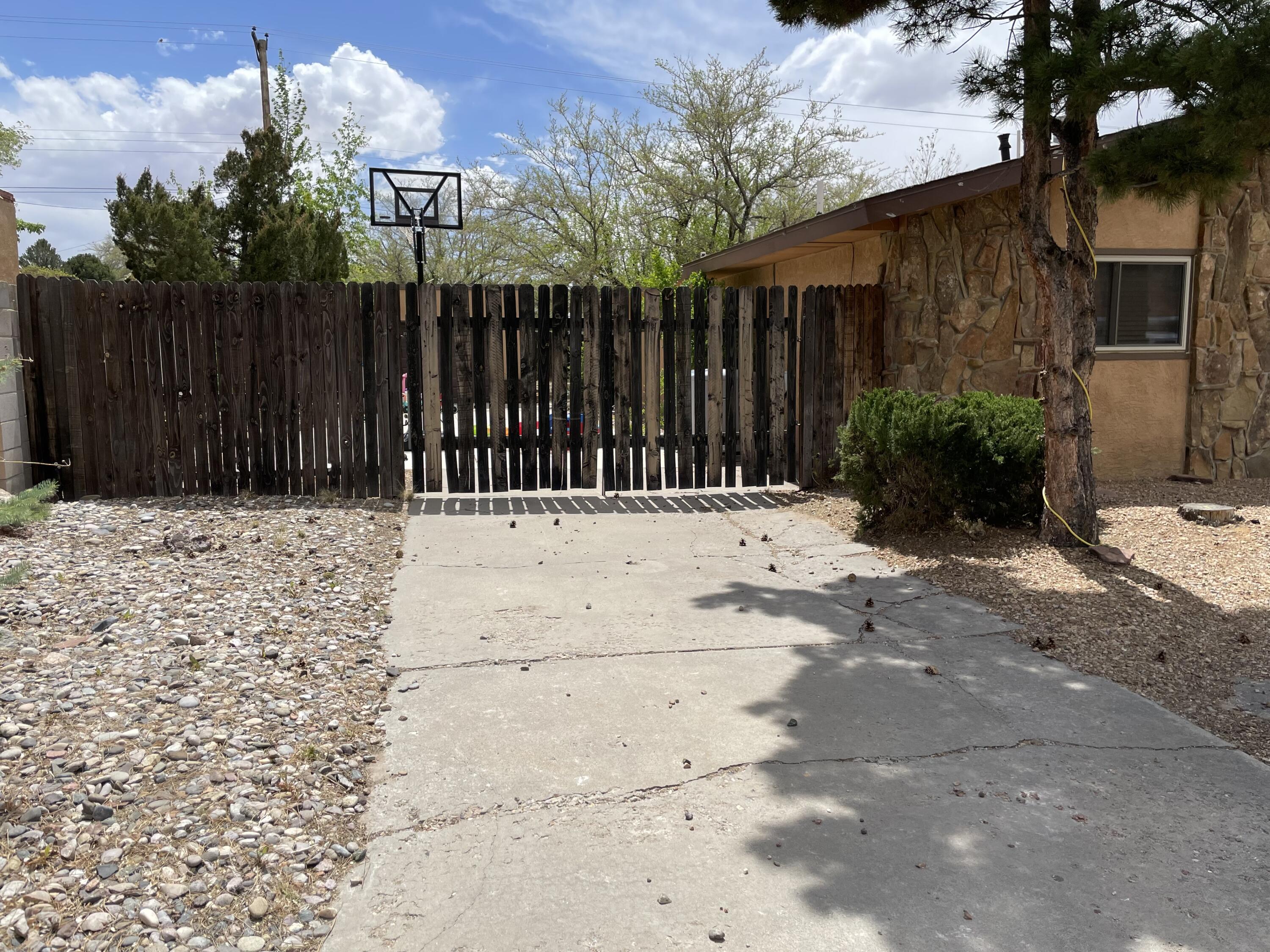 912 Cuatro Cerros Trail SE