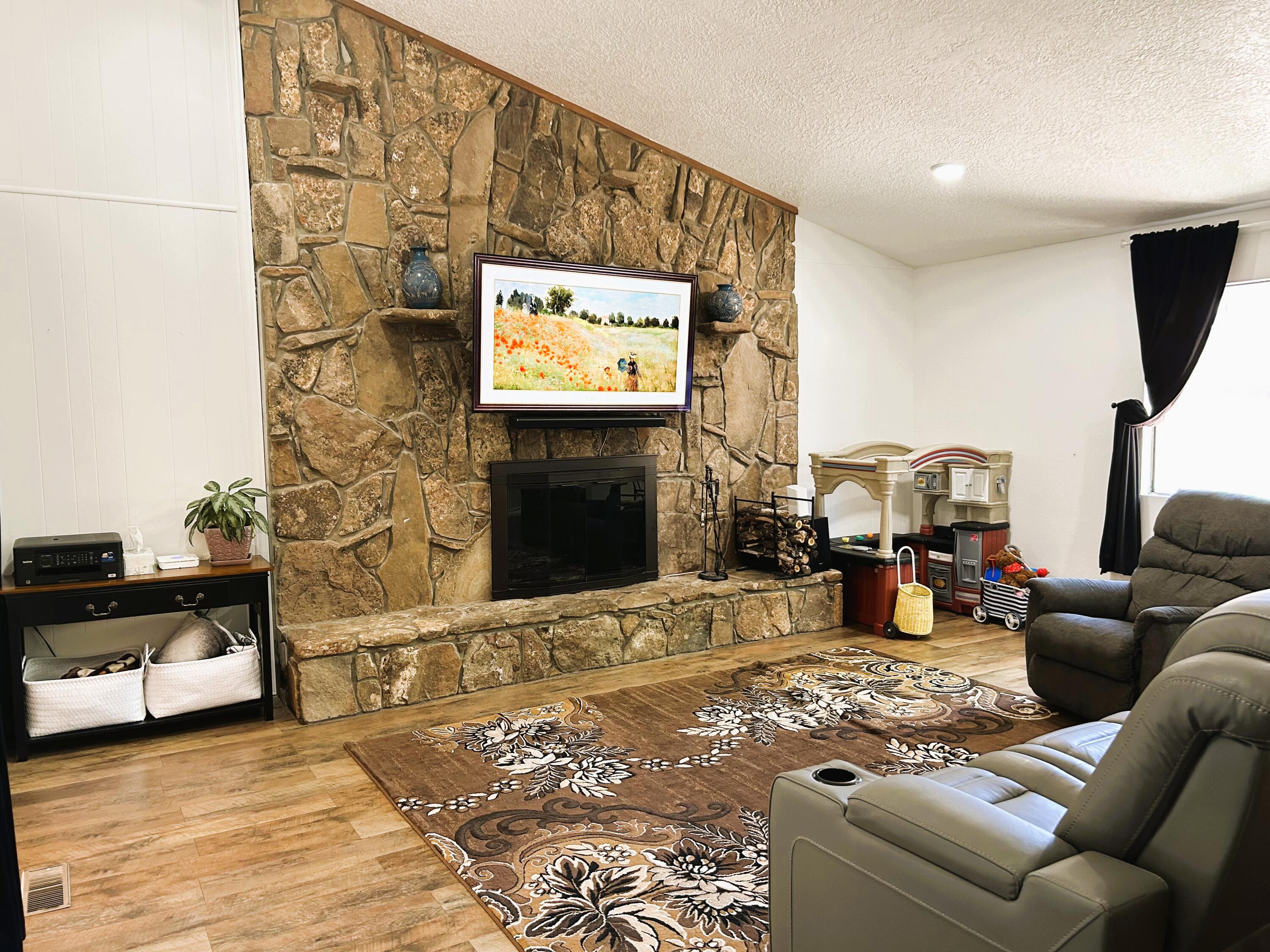 912 Cuatro Cerros Trail SE