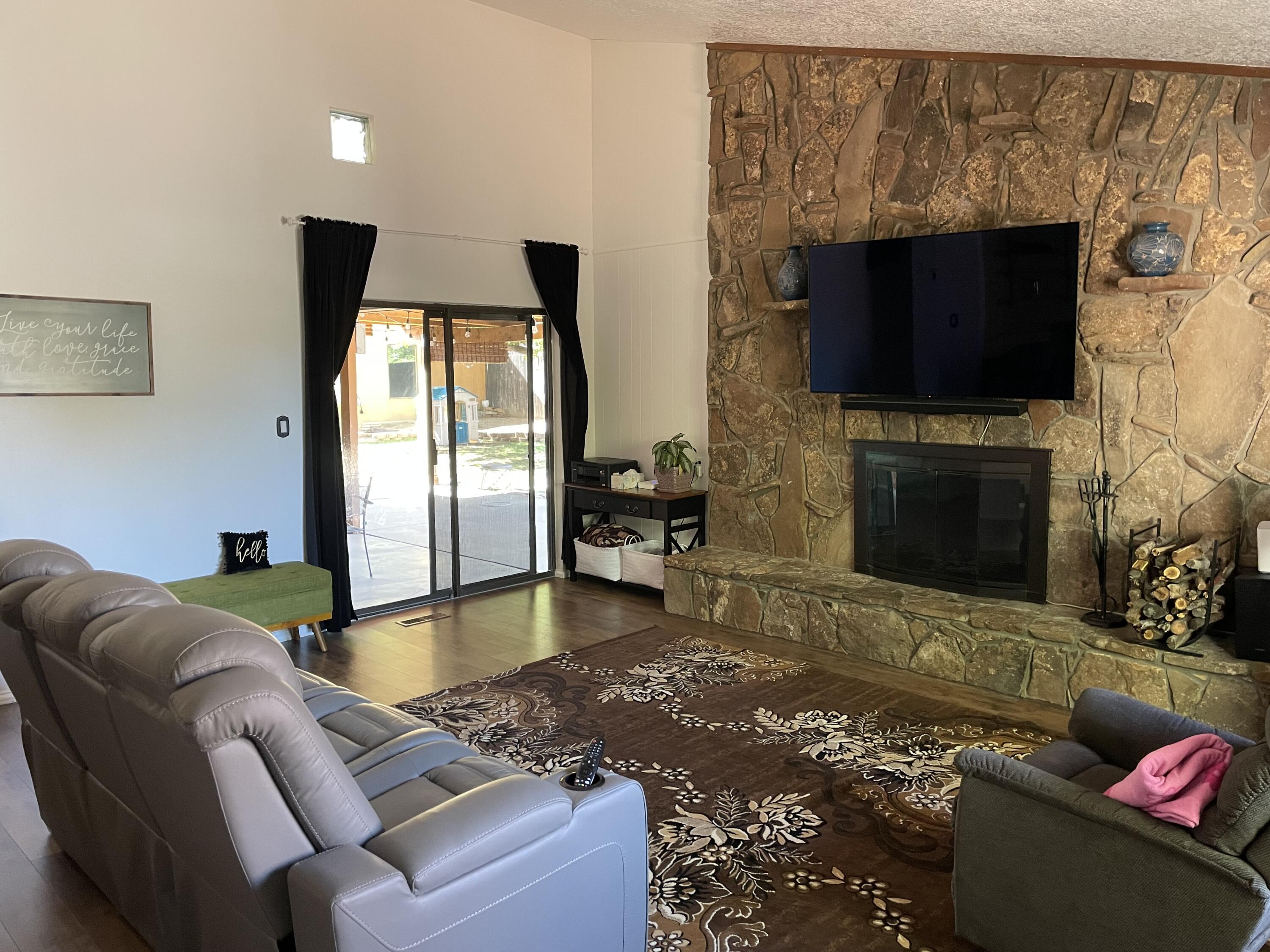 912 Cuatro Cerros Trail SE