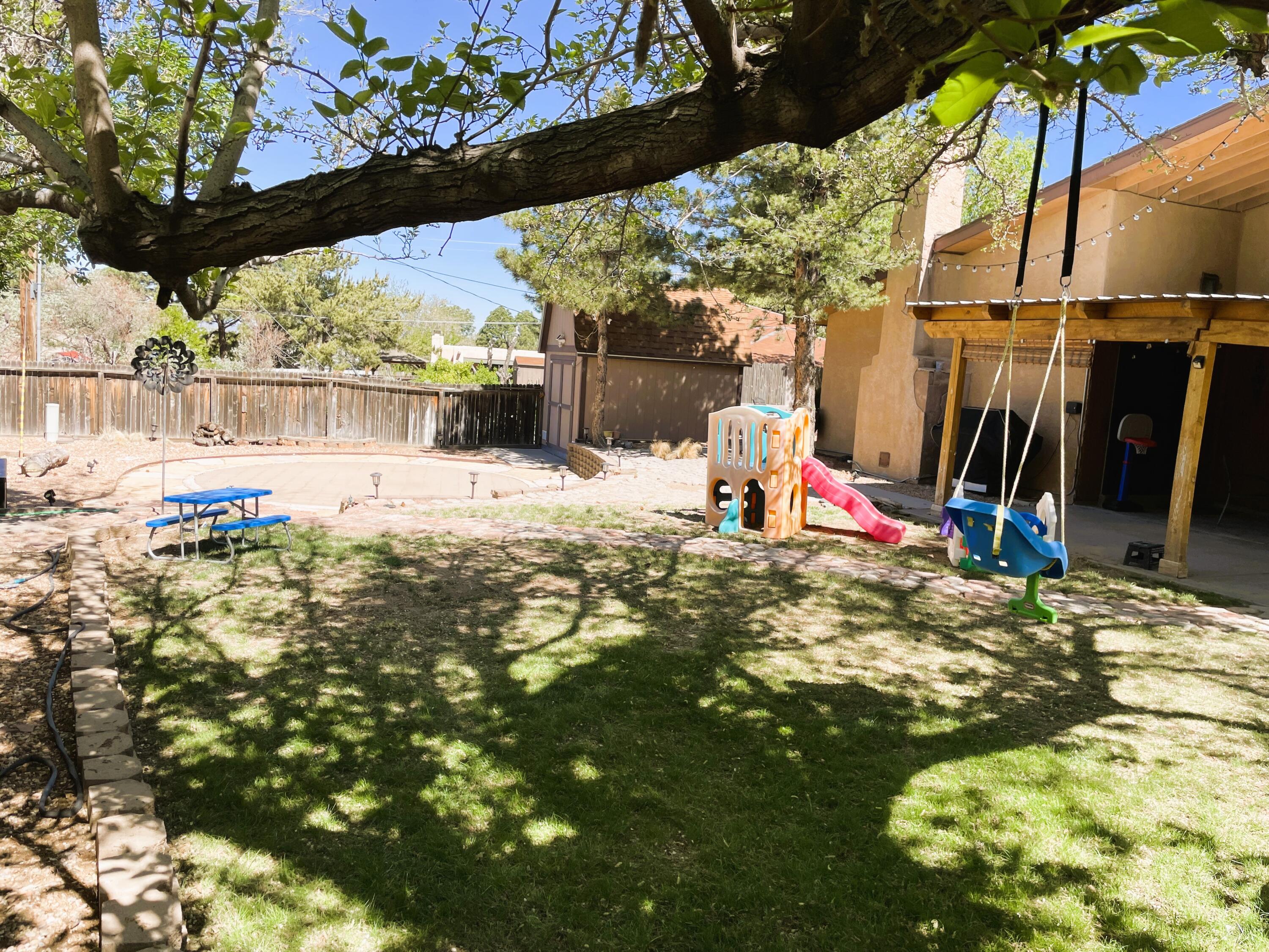 912 Cuatro Cerros Trail SE
