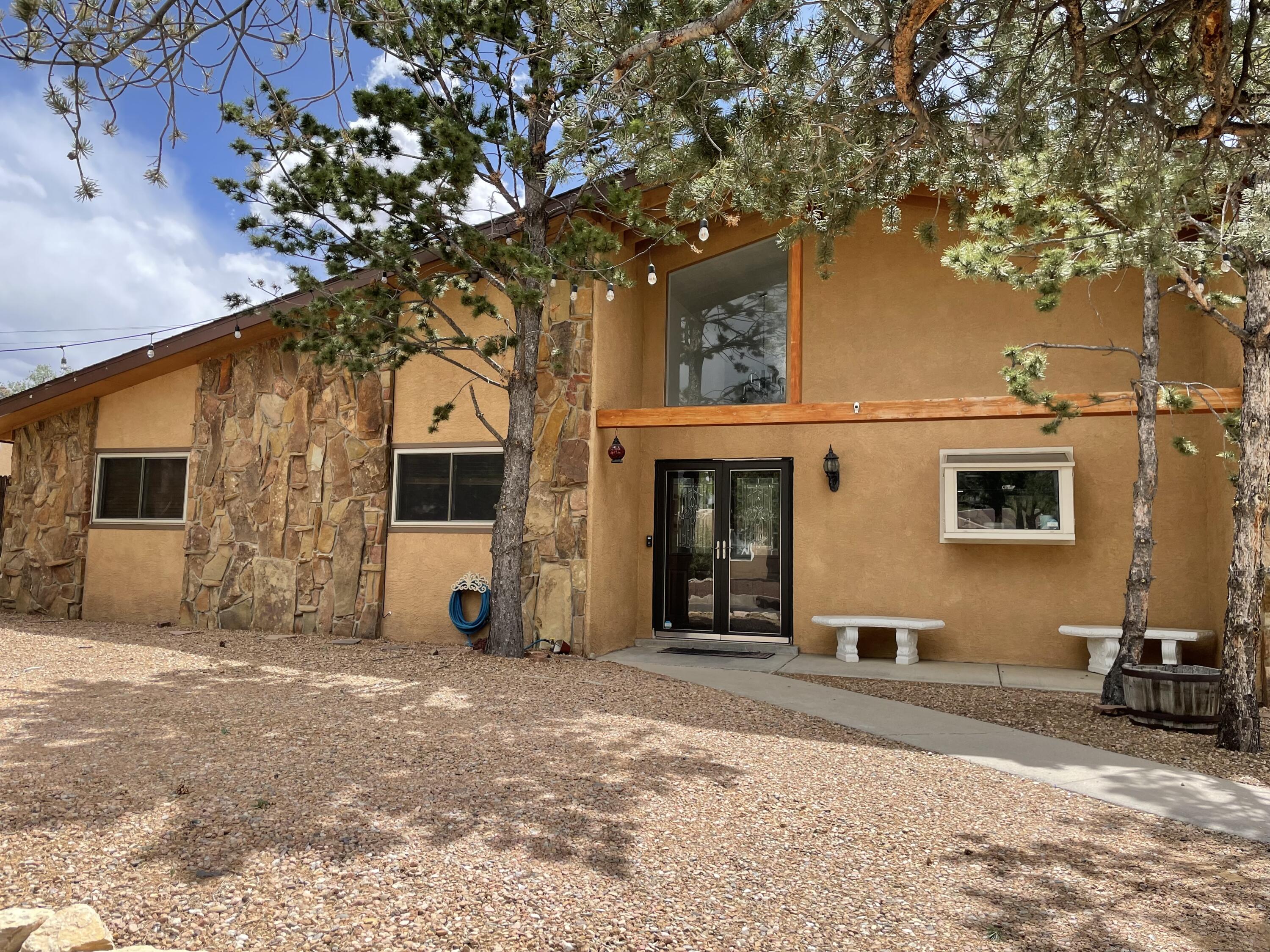 912 Cuatro Cerros Trail SE