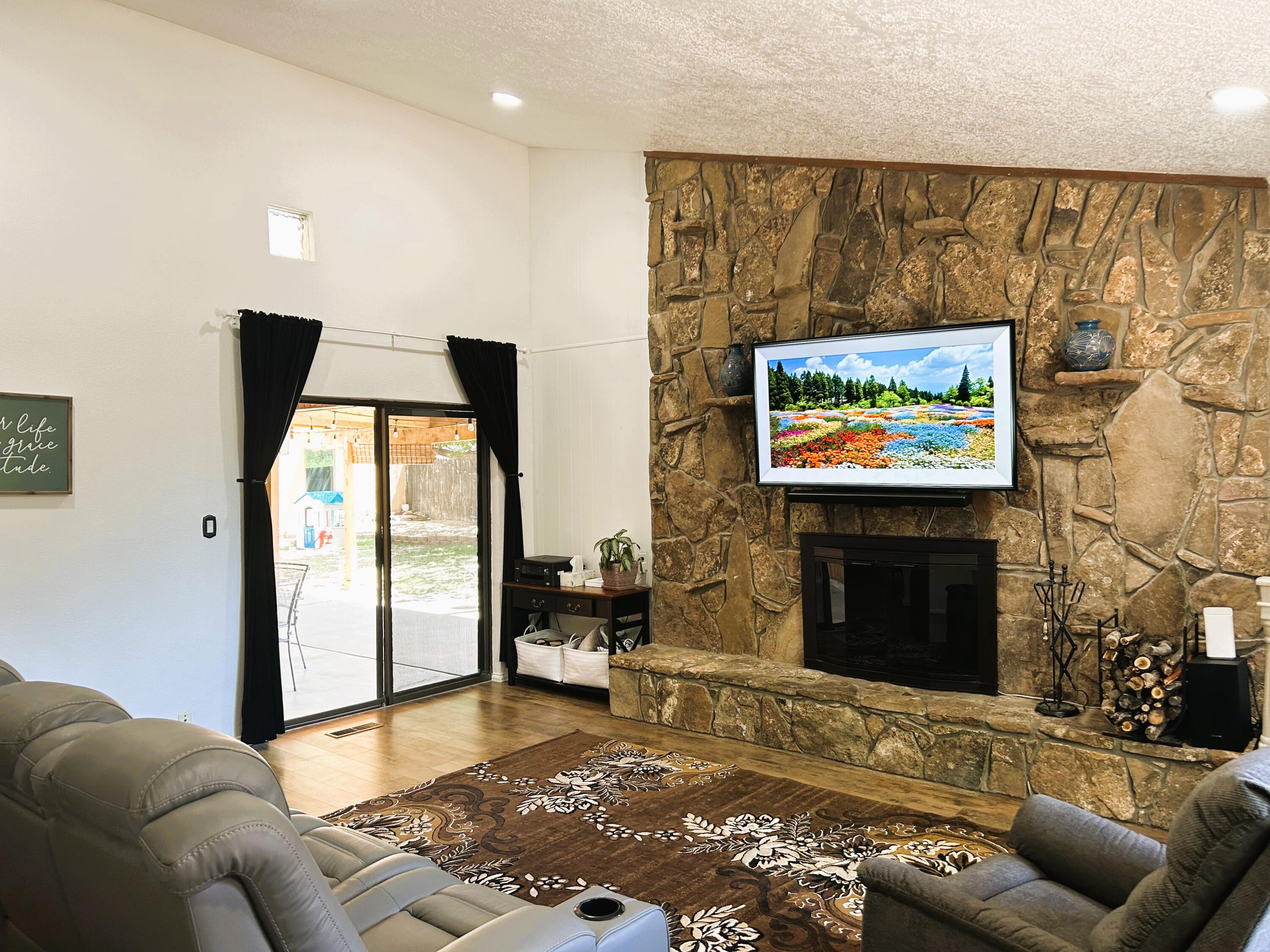 912 Cuatro Cerros Trail SE