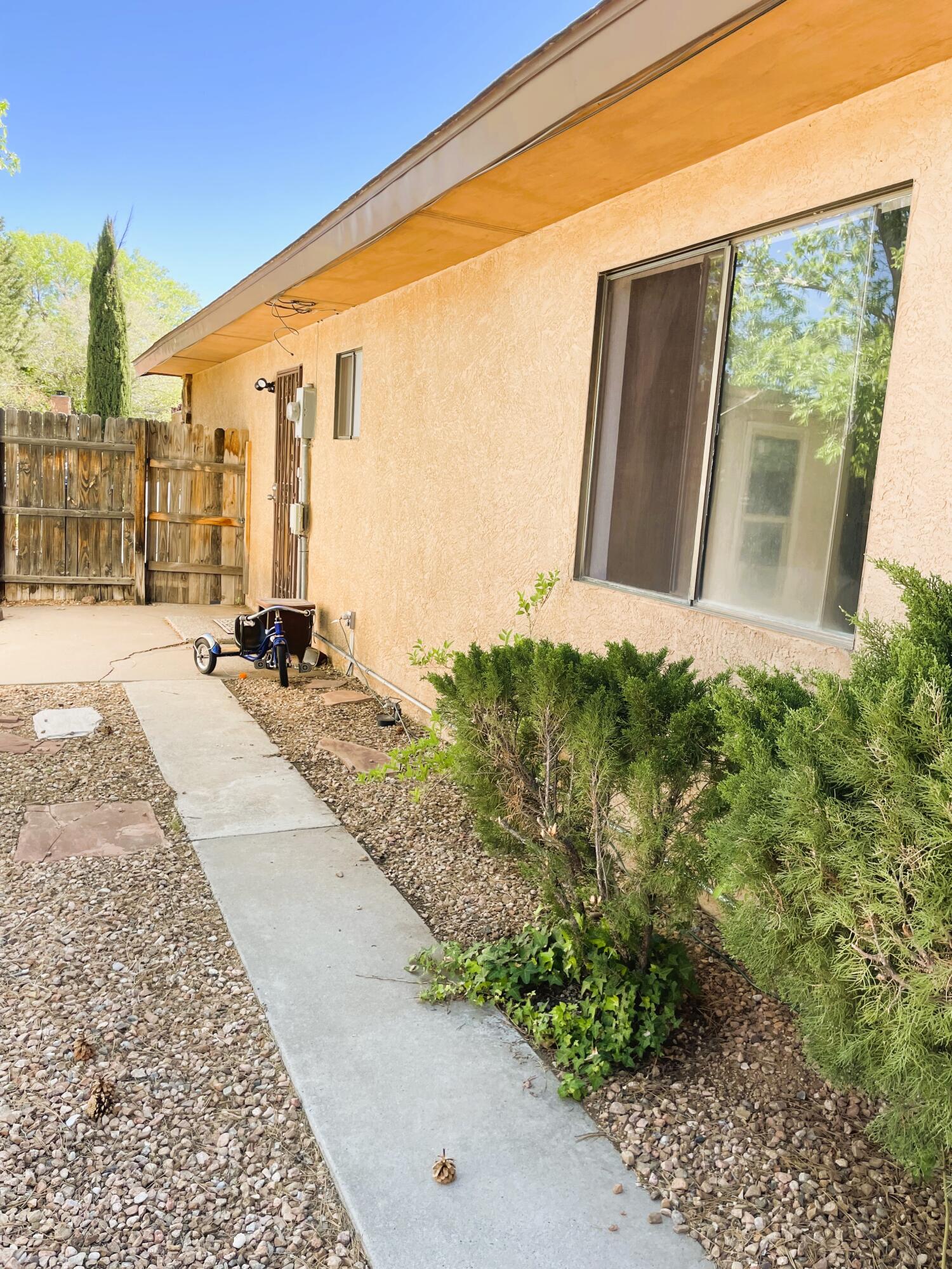 912 Cuatro Cerros Trail SE