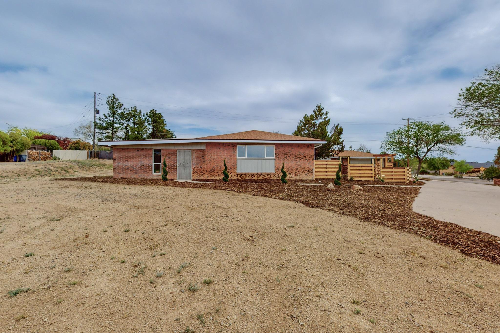 806 Four Hills Road SE