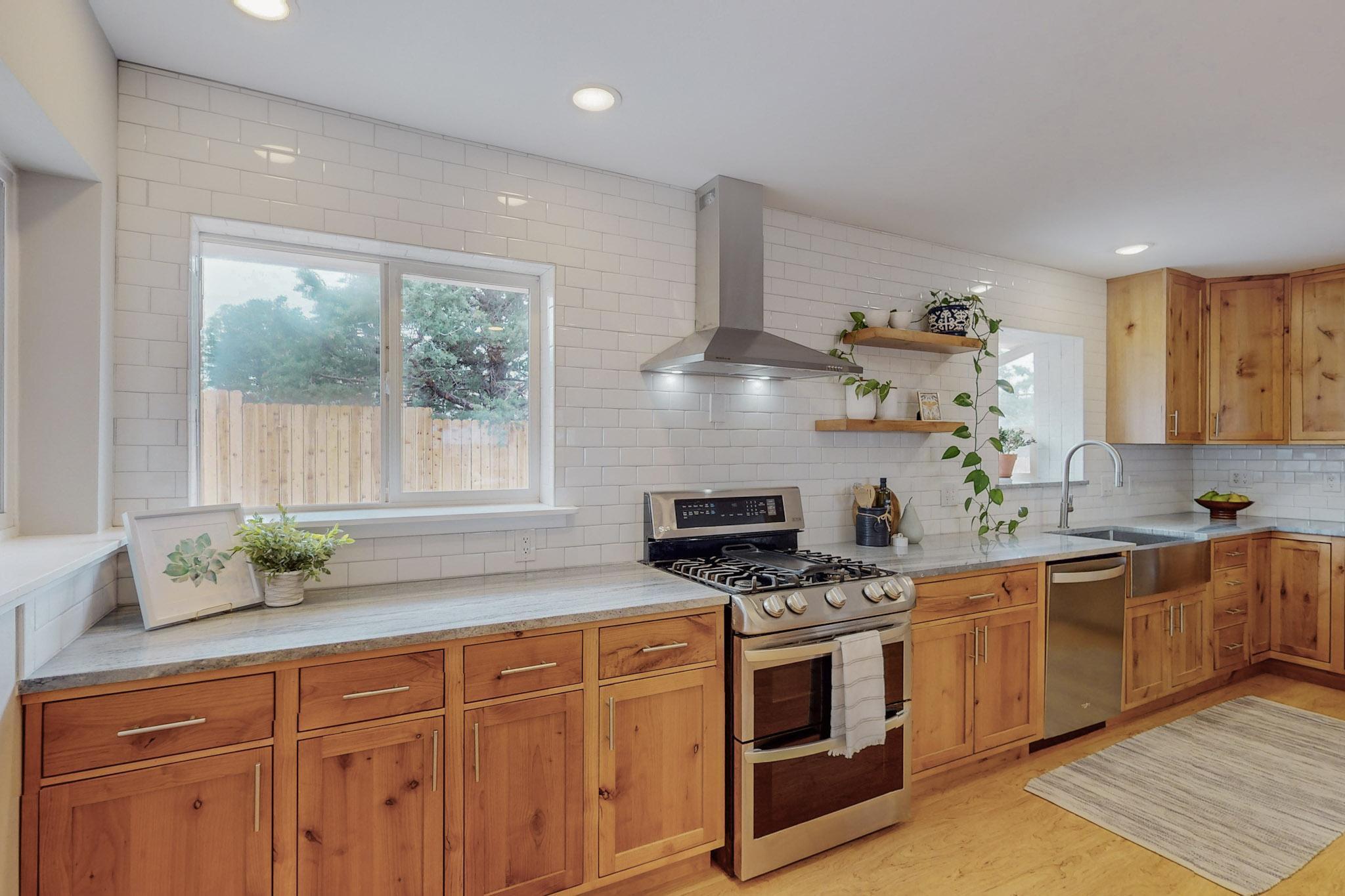 806 Four Hills Road SE