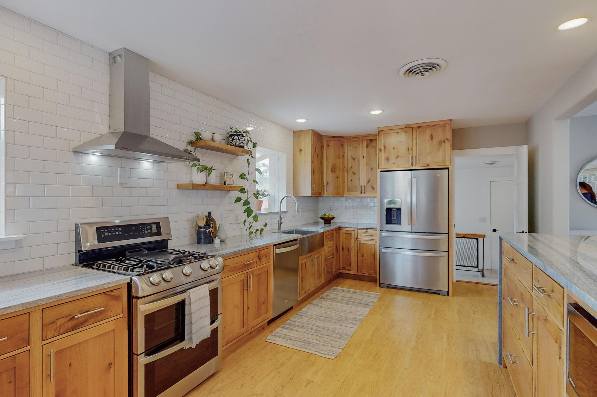 806 Four Hills Road SE