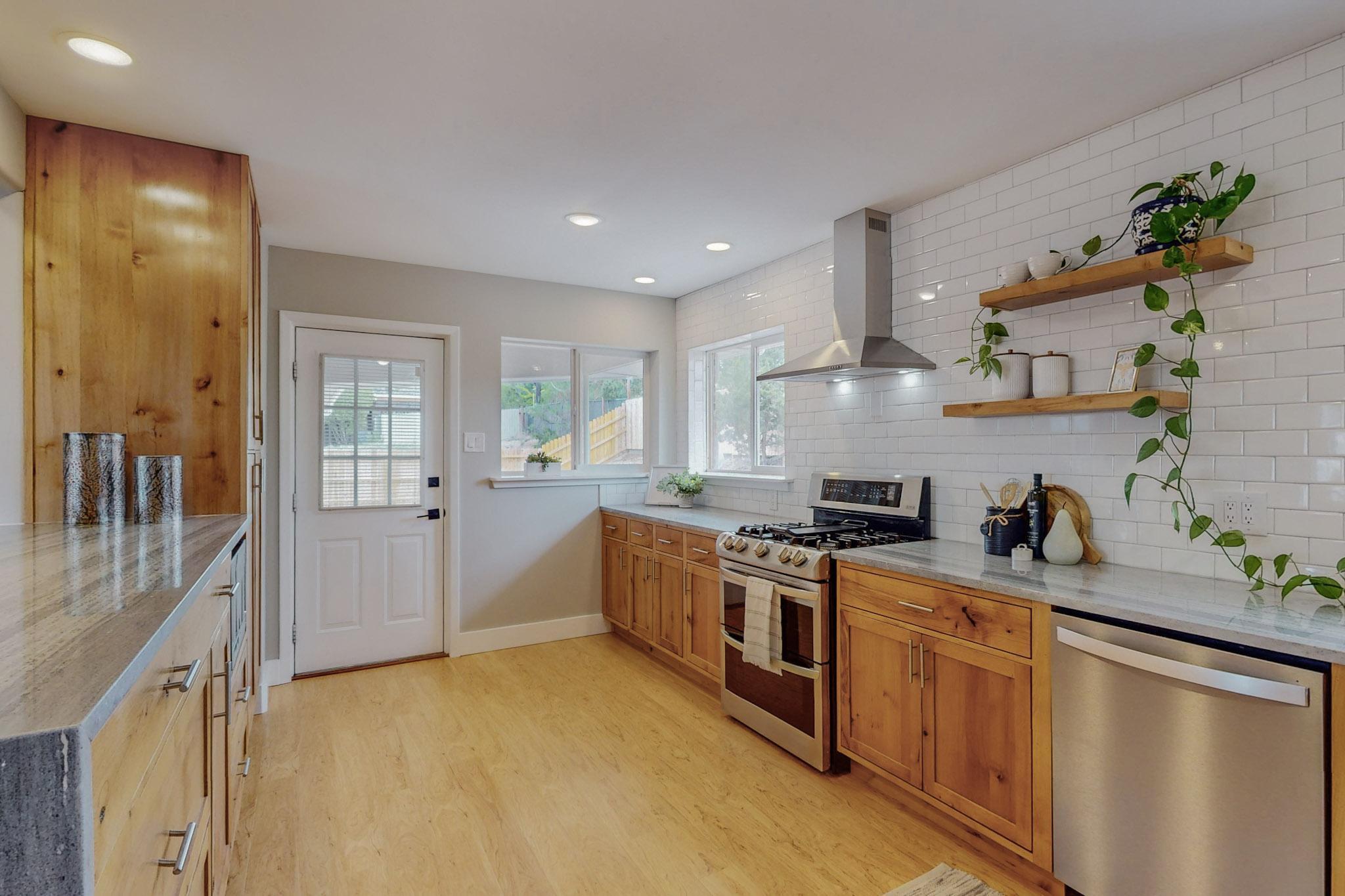 806 Four Hills Road SE