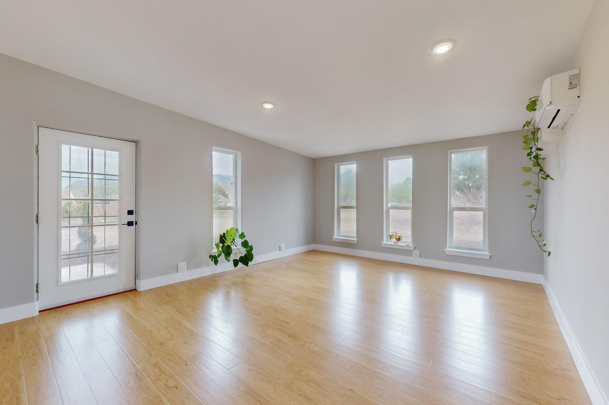 806 Four Hills Road SE
