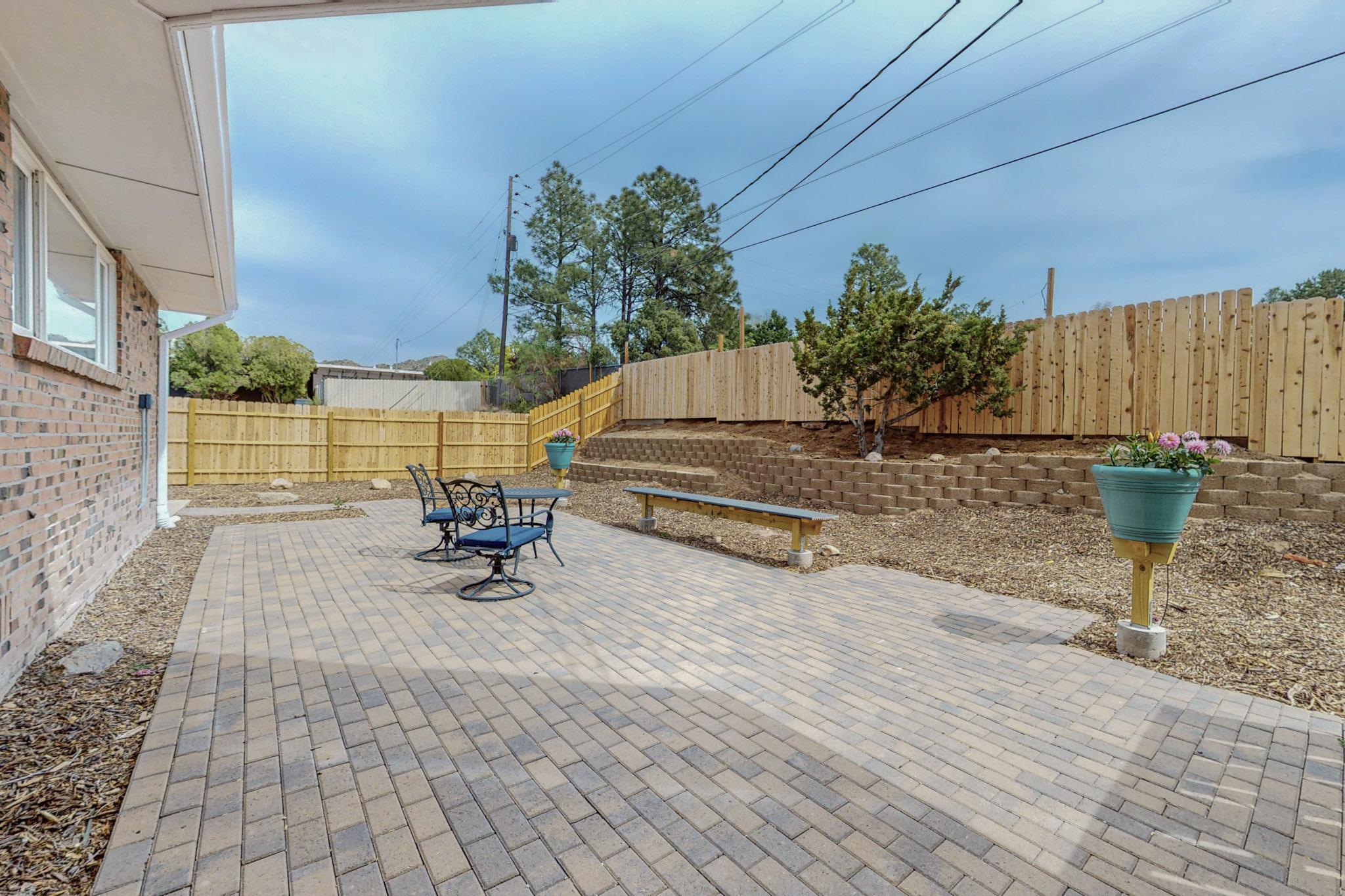 806 Four Hills Road SE