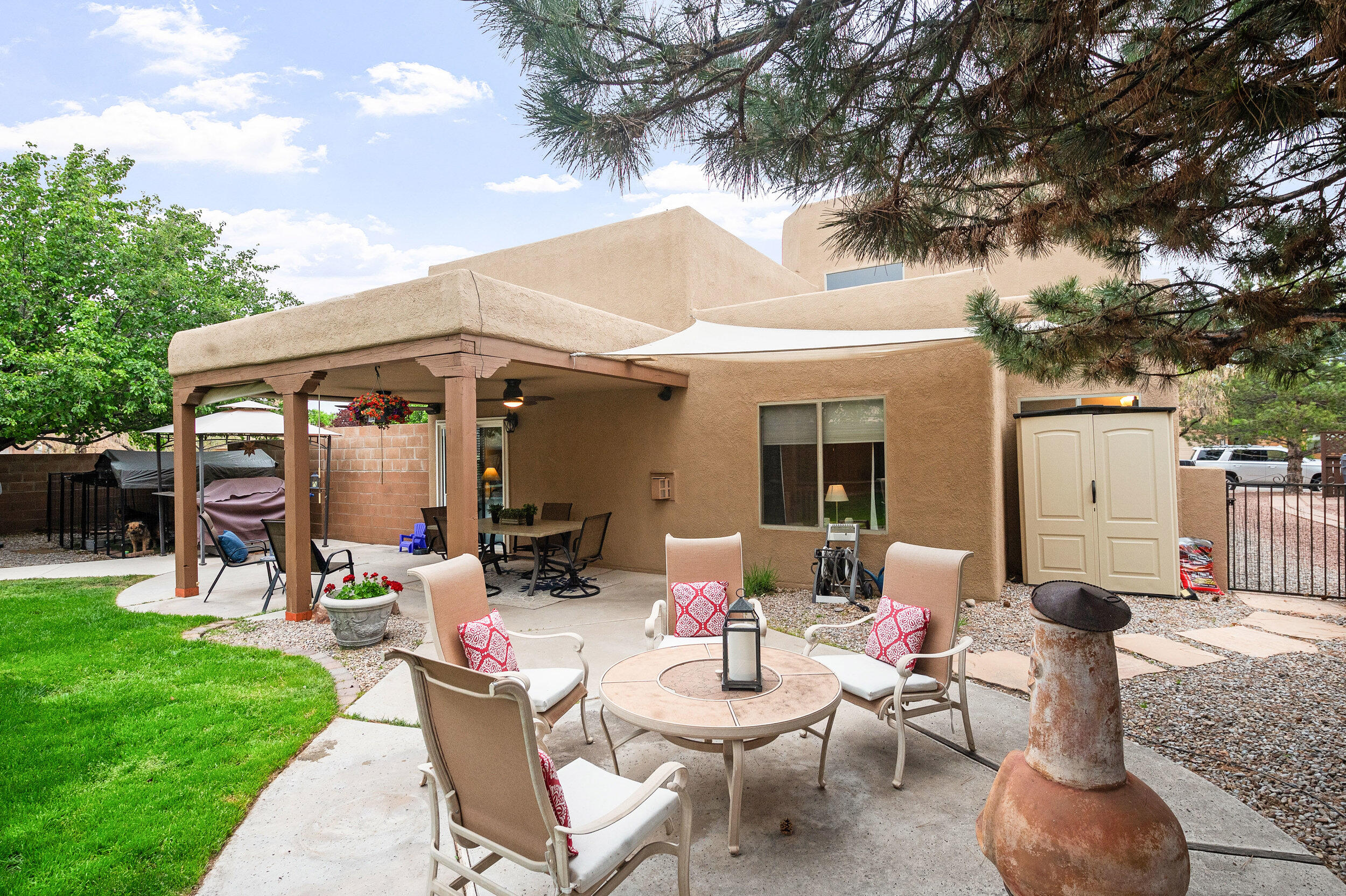 7719 Calle Paraiso NE