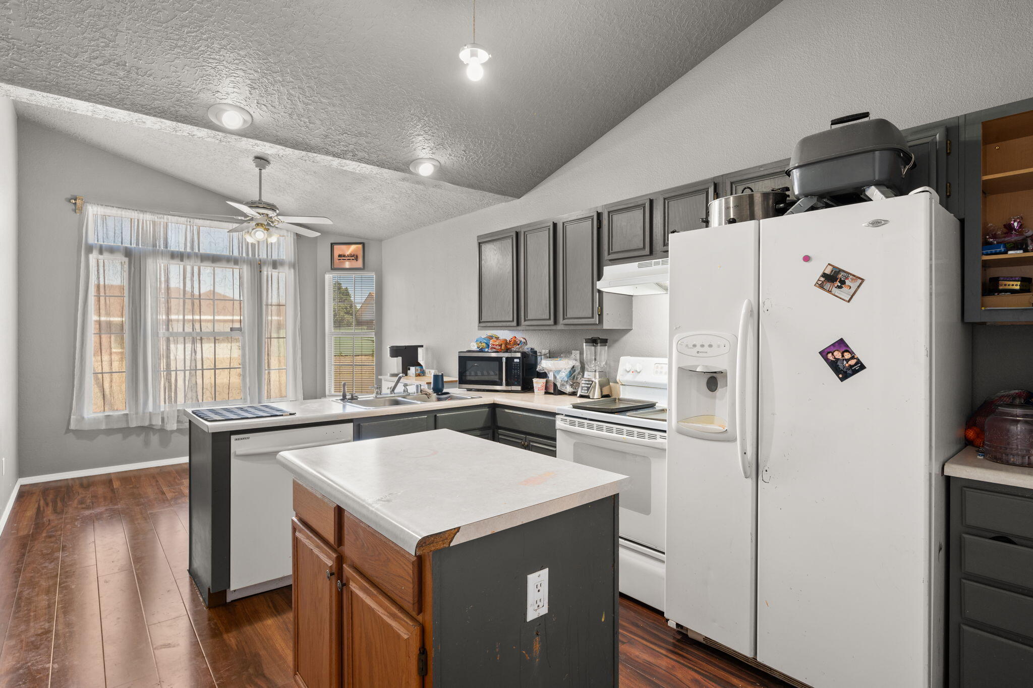 8 Pinon Avenue