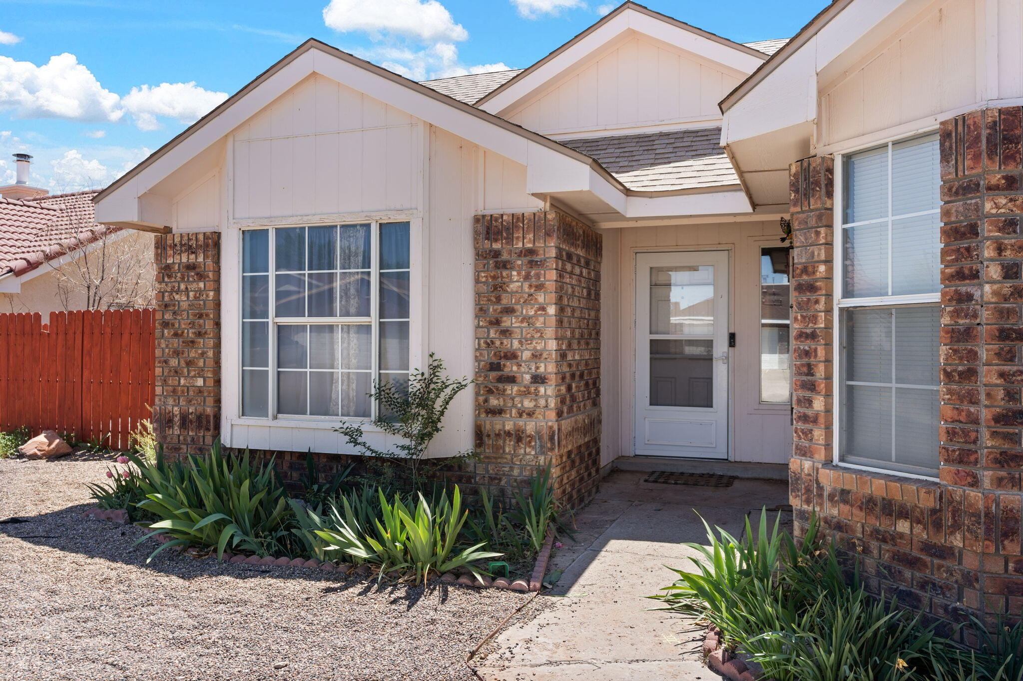 8 Pinon Avenue