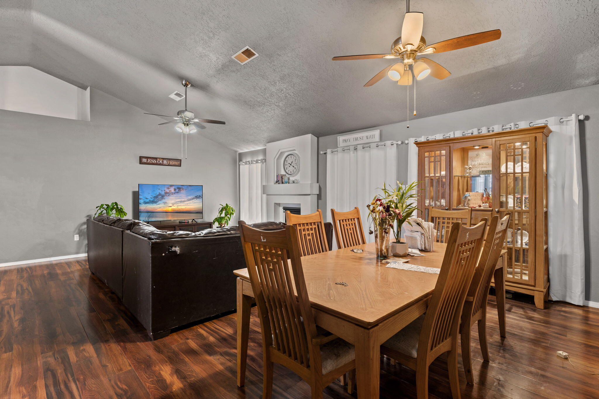 8 Pinon Avenue