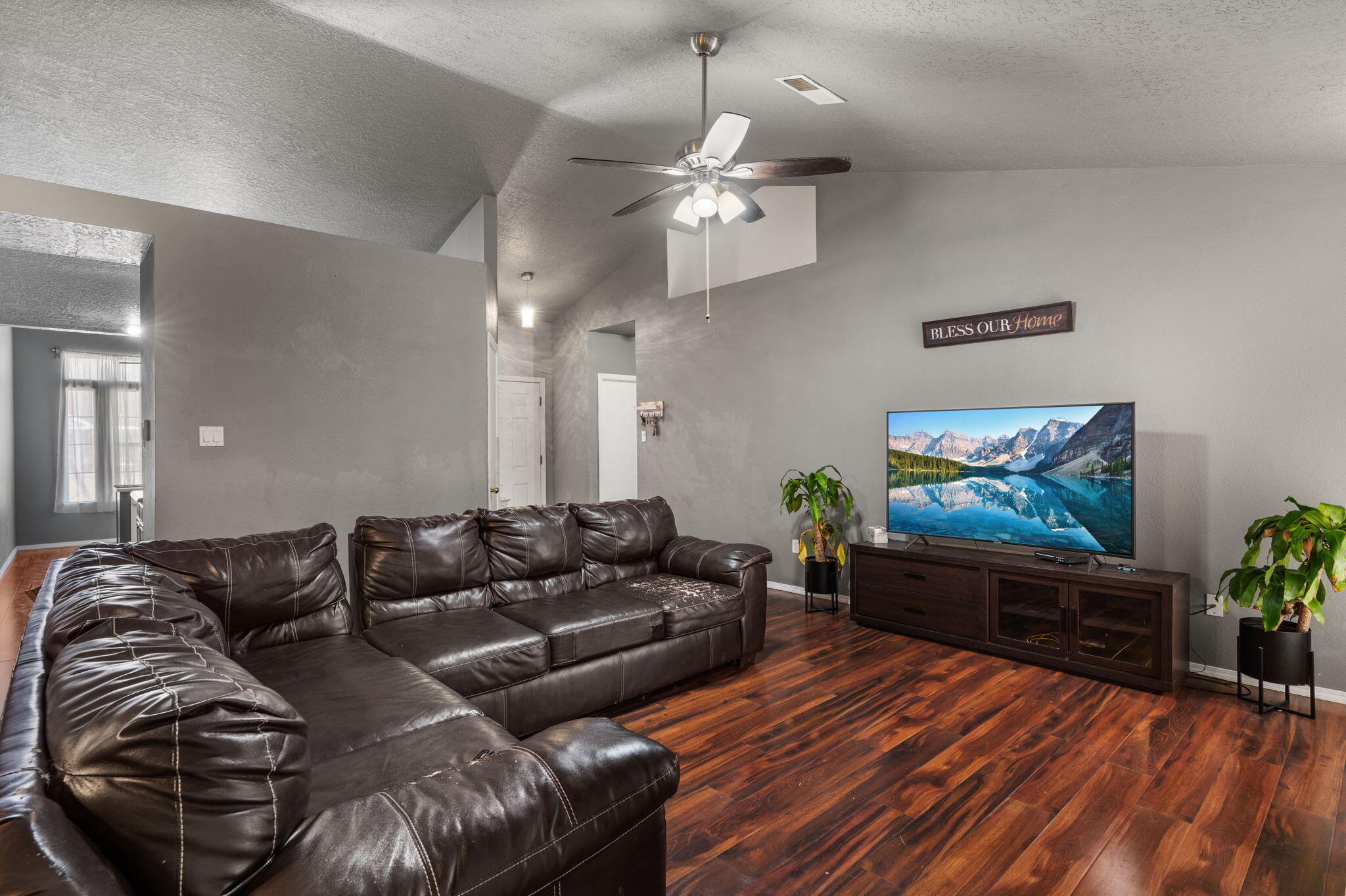 8 Pinon Avenue