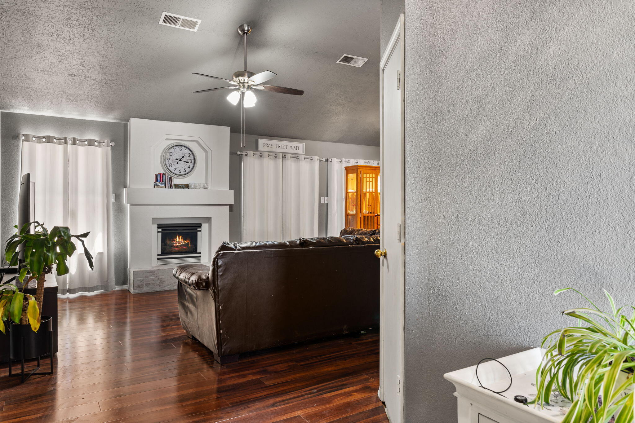 8 Pinon Avenue