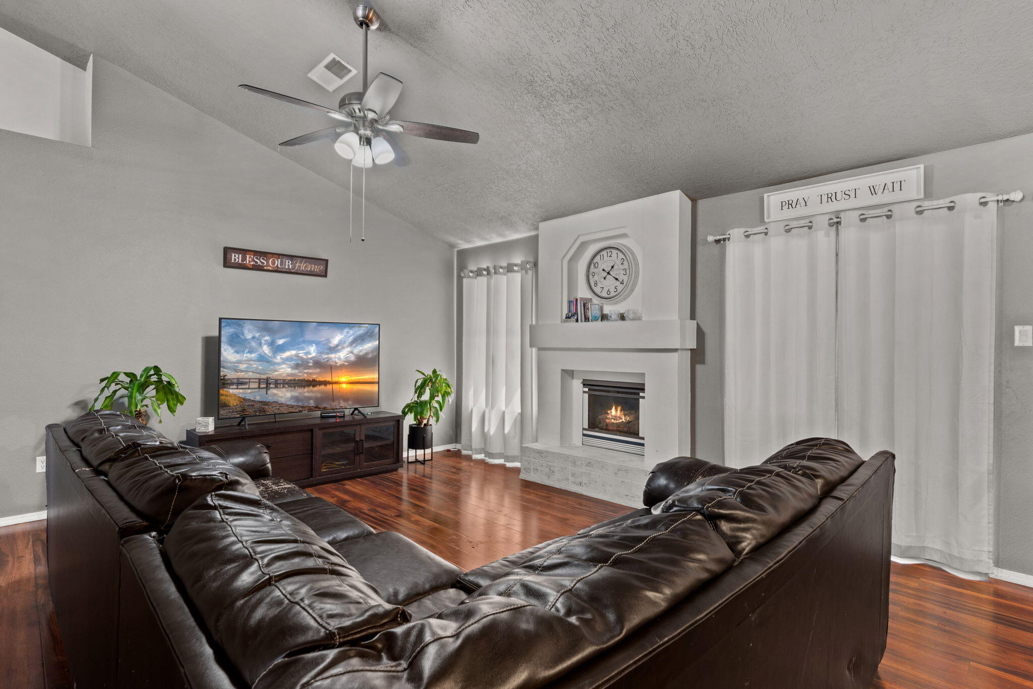 8 Pinon Avenue