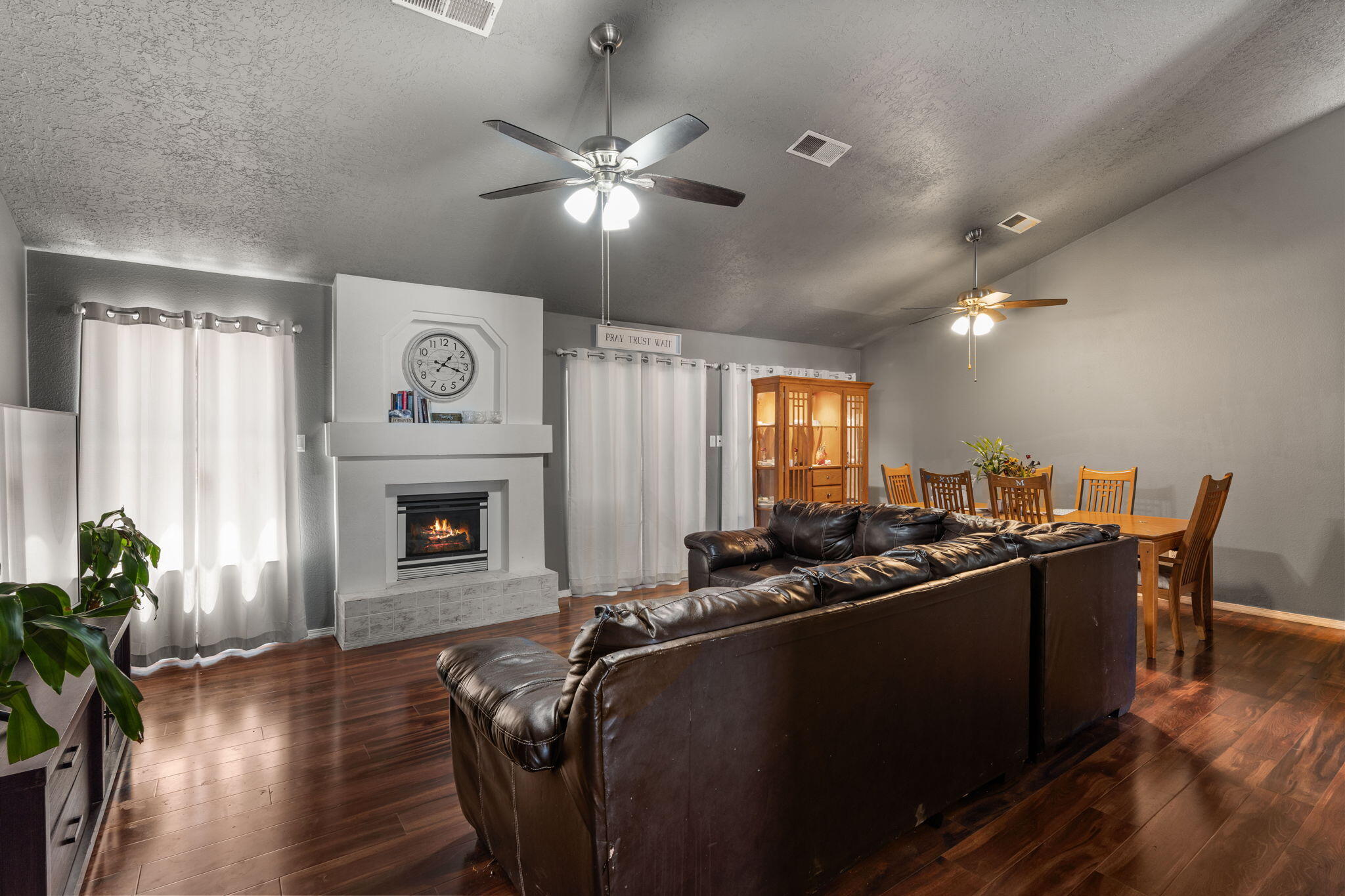 8 Pinon Avenue