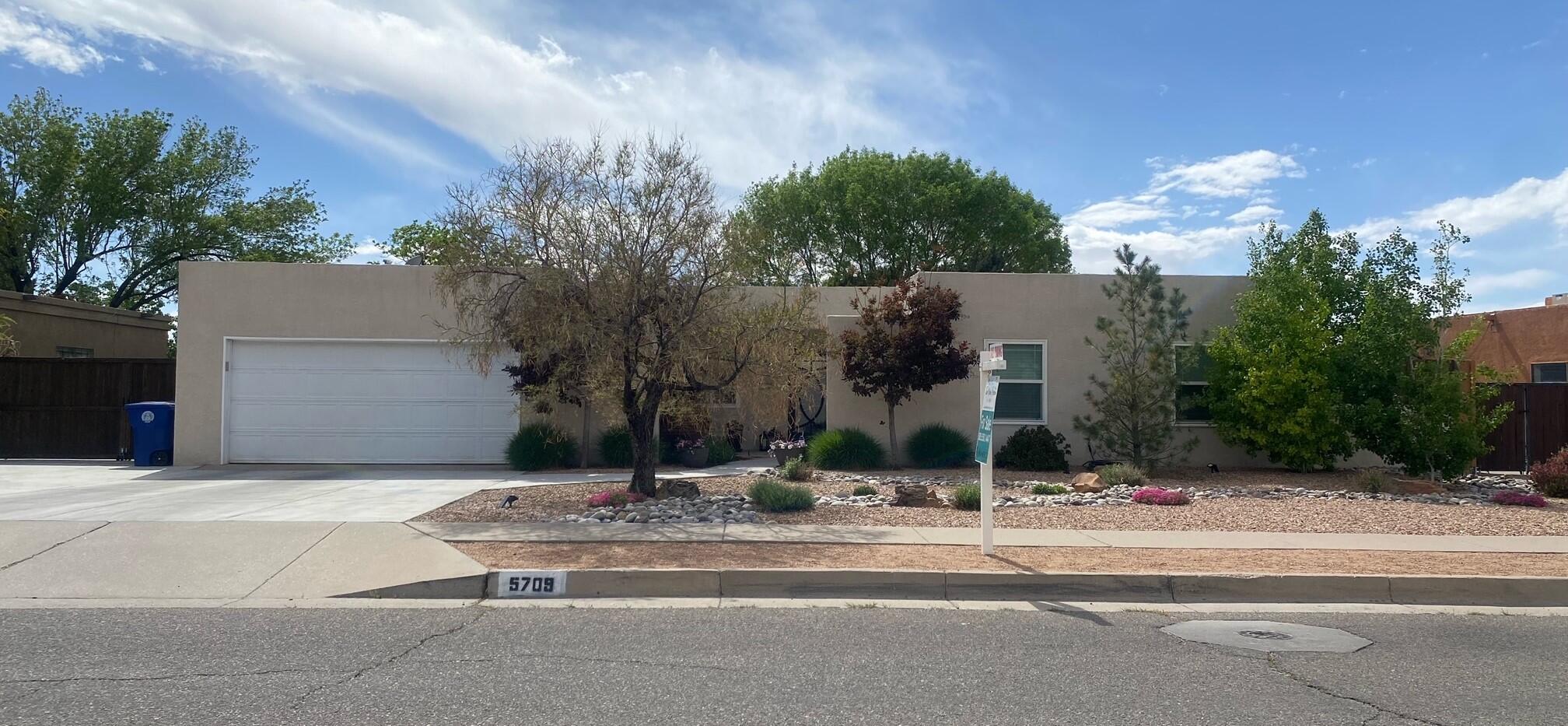 5709 Estrellita Del Norte Road NE