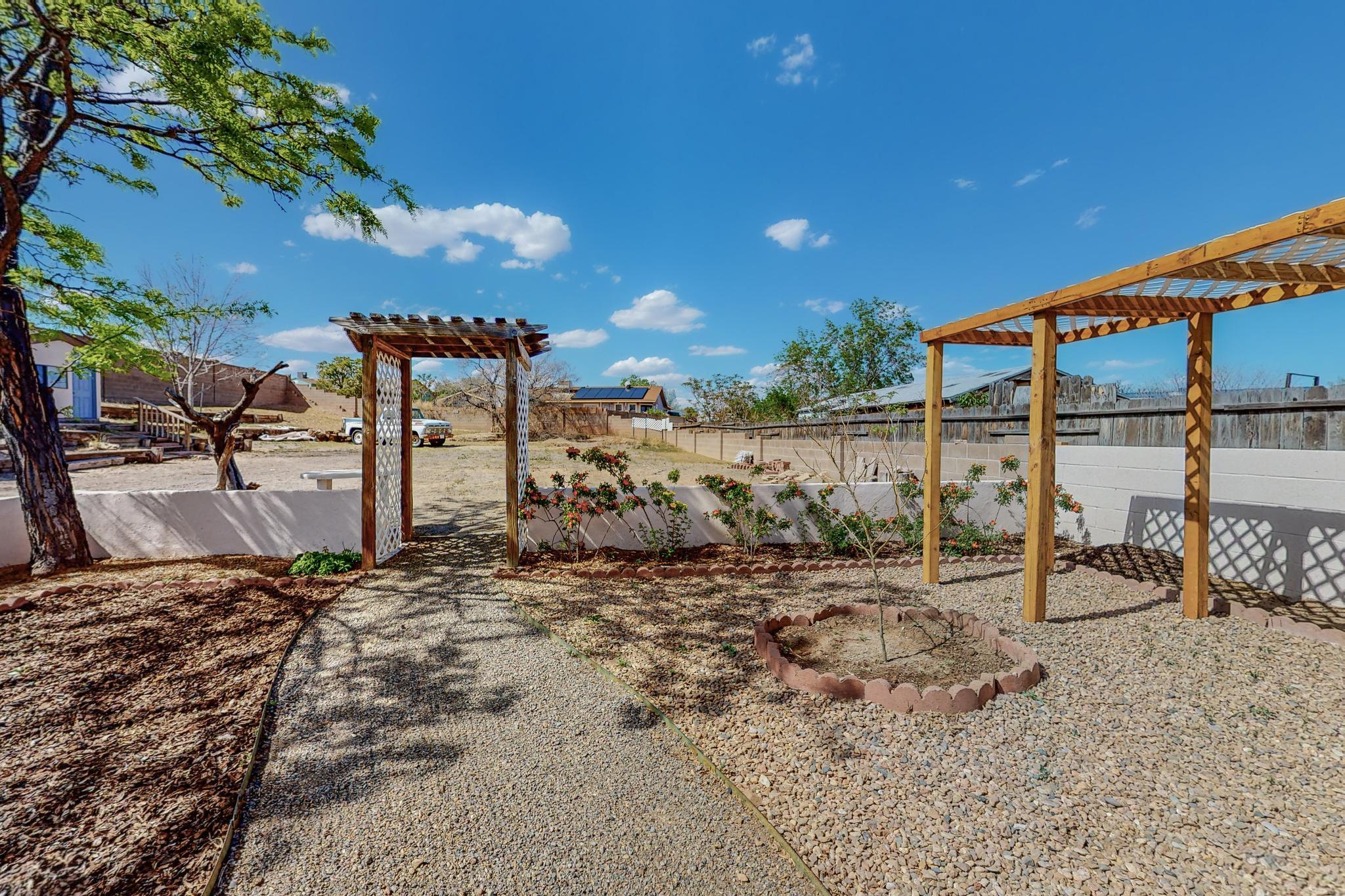 6239 Roadrunner Loop NE
