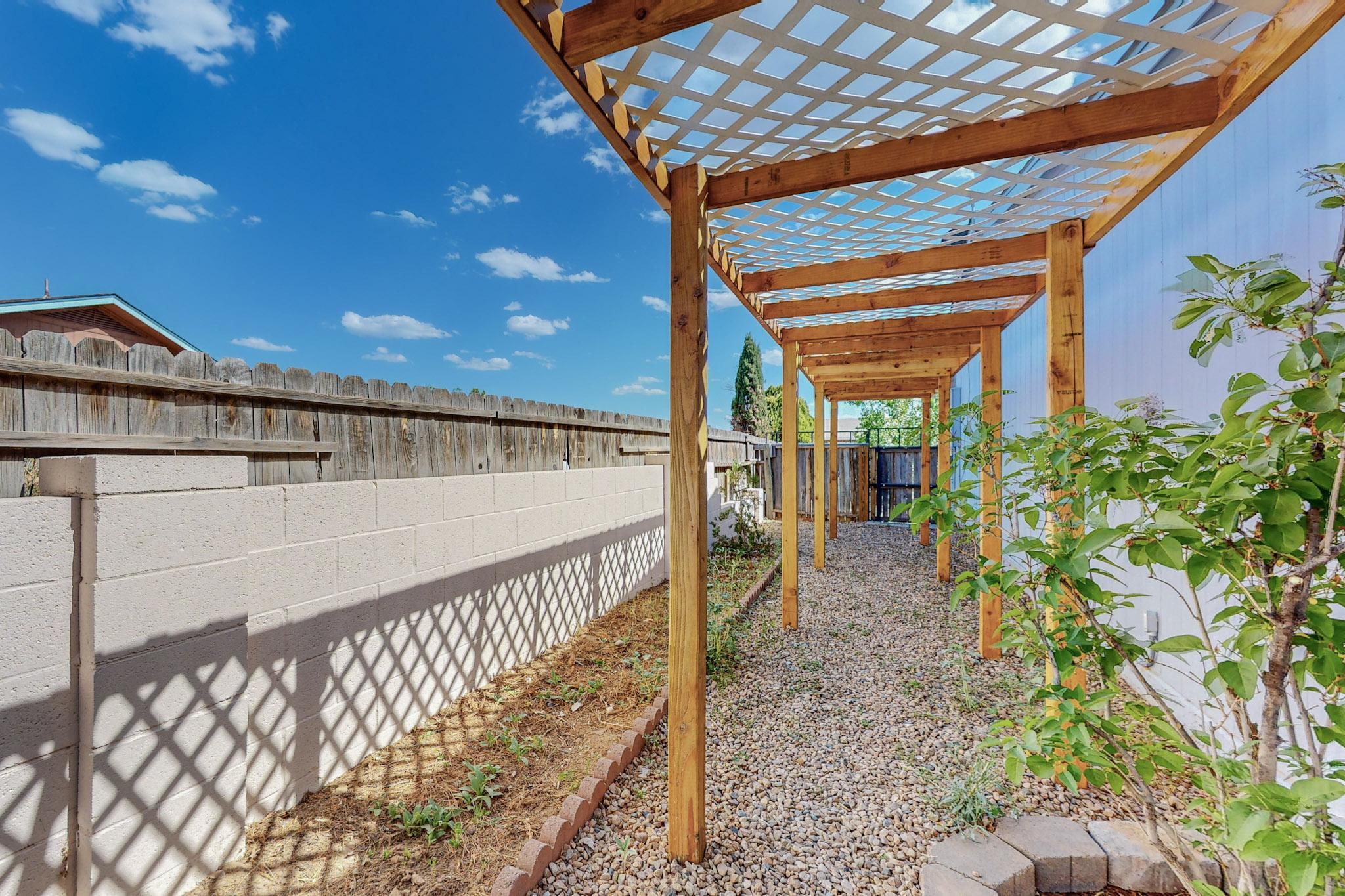 6239 Roadrunner Loop NE