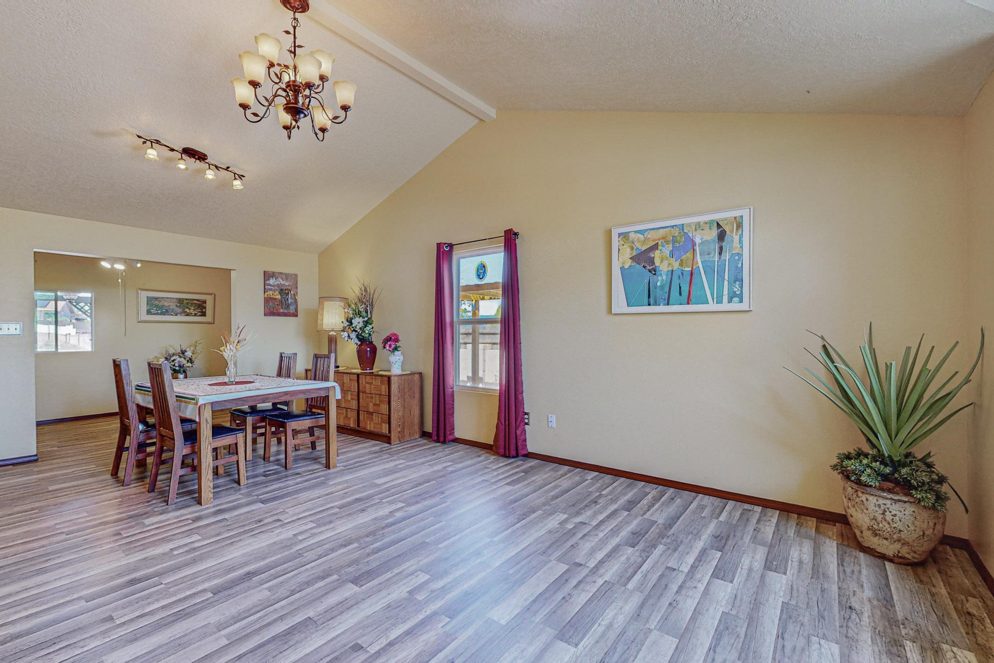 6239 Roadrunner Loop NE