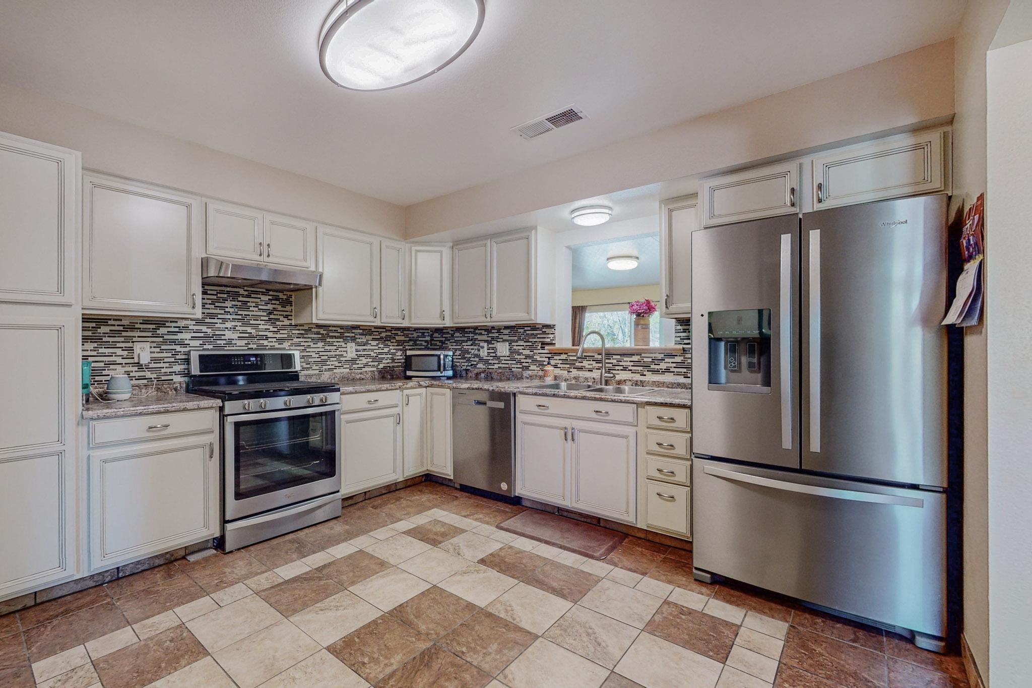 6239 Roadrunner Loop NE