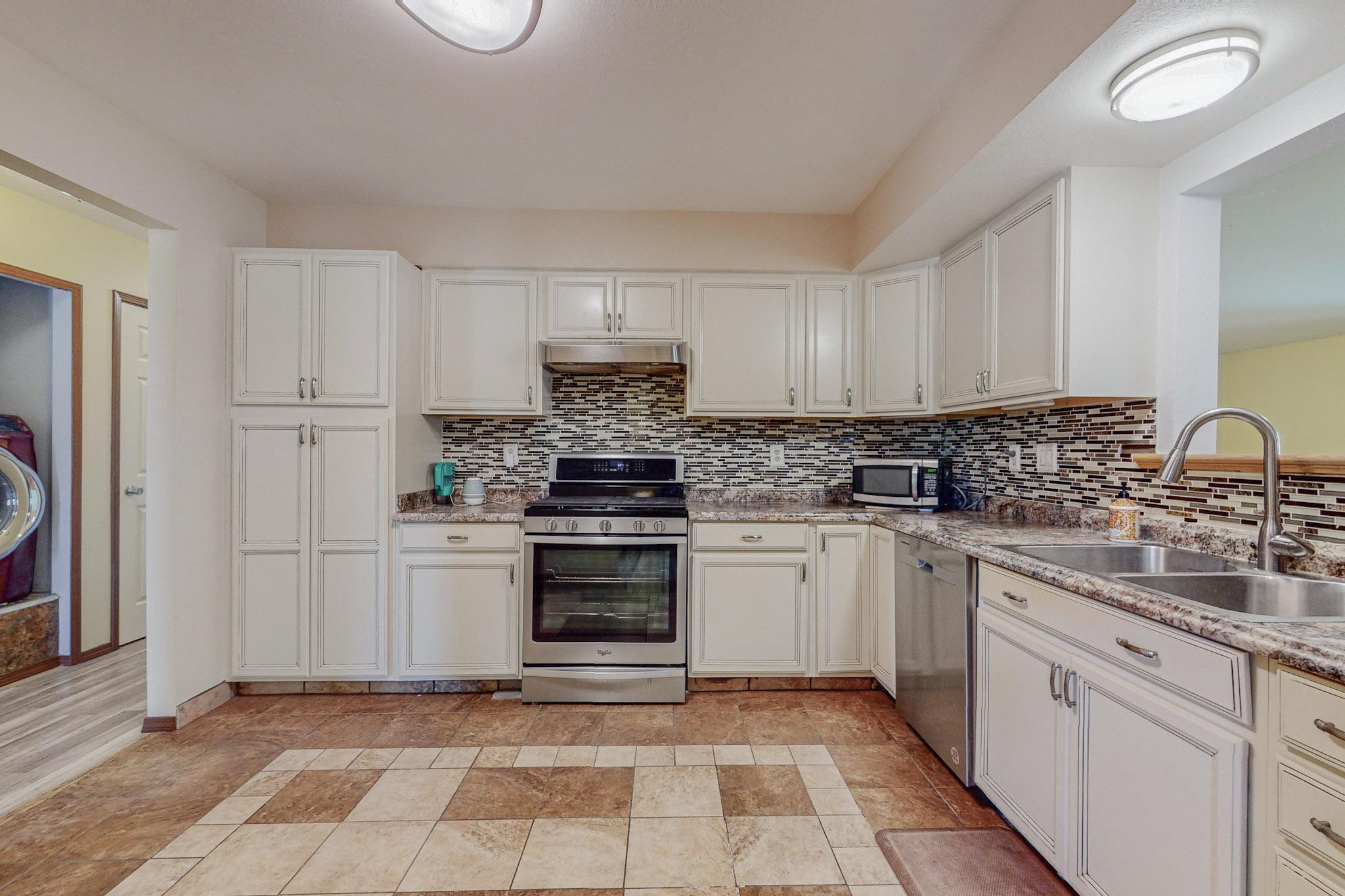 6239 Roadrunner Loop NE