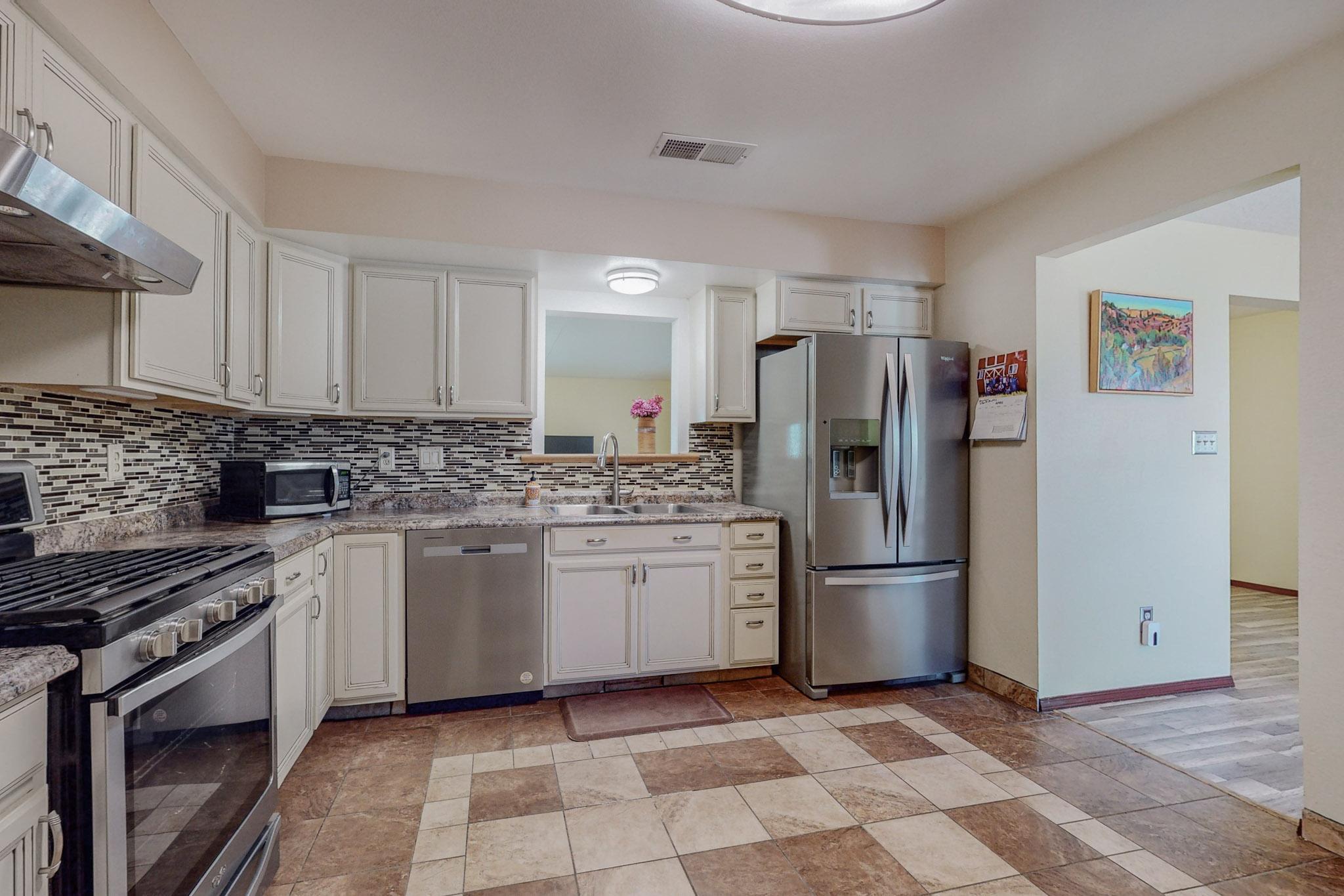 6239 Roadrunner Loop NE