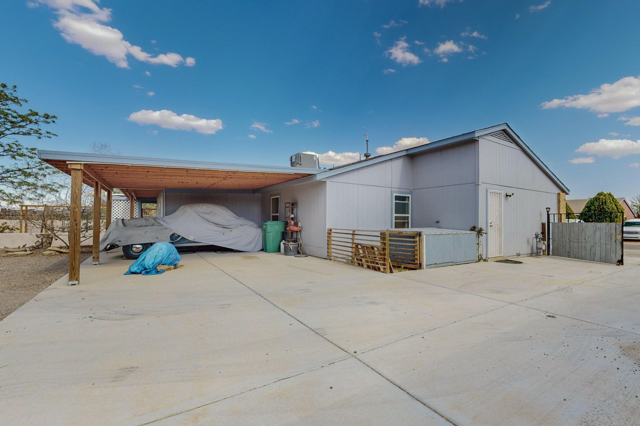 6239 Roadrunner Loop NE