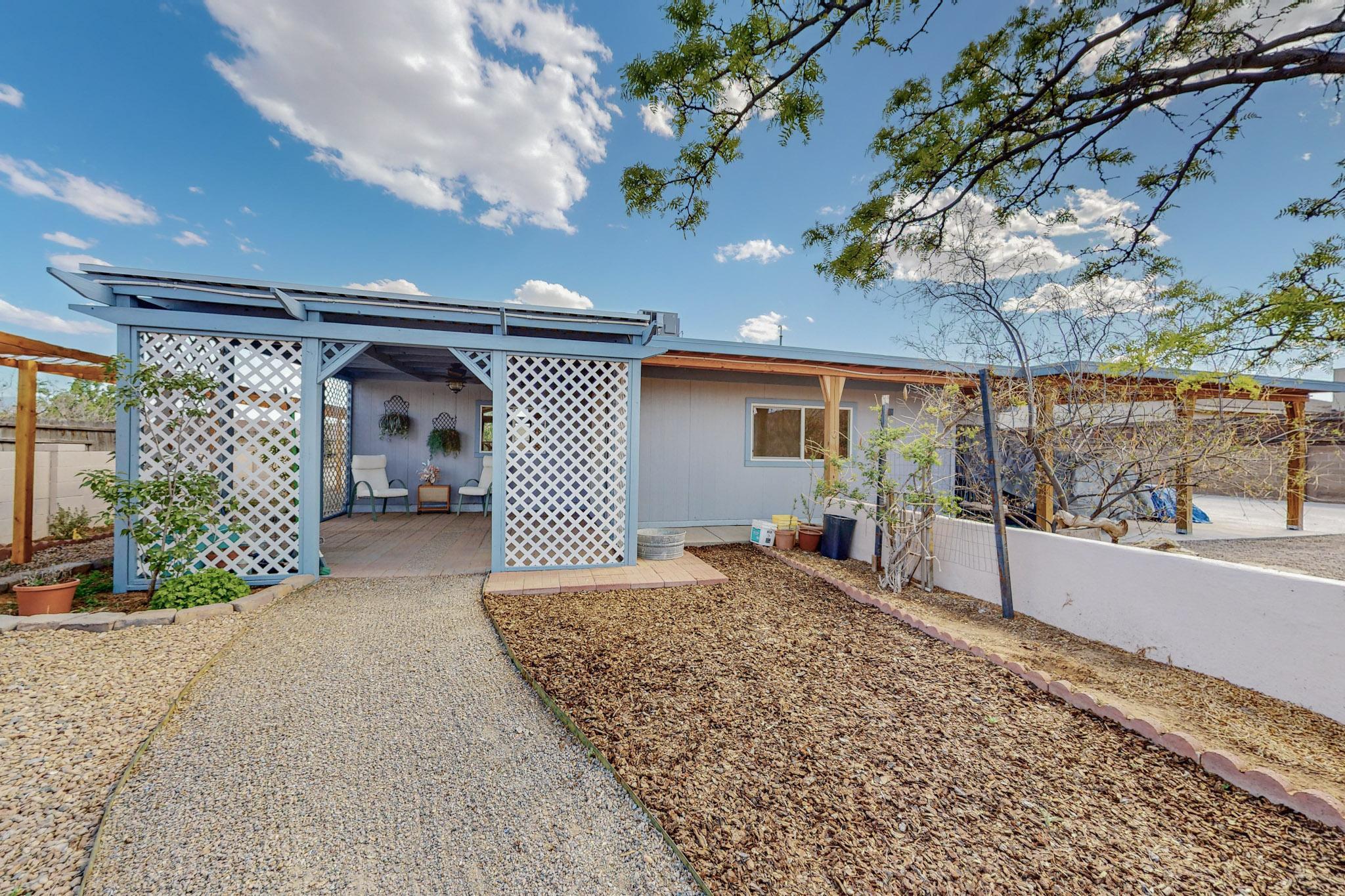 6239 Roadrunner Loop NE