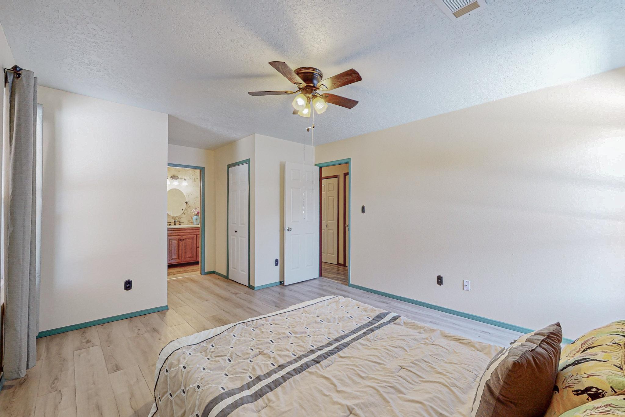 6239 Roadrunner Loop NE
