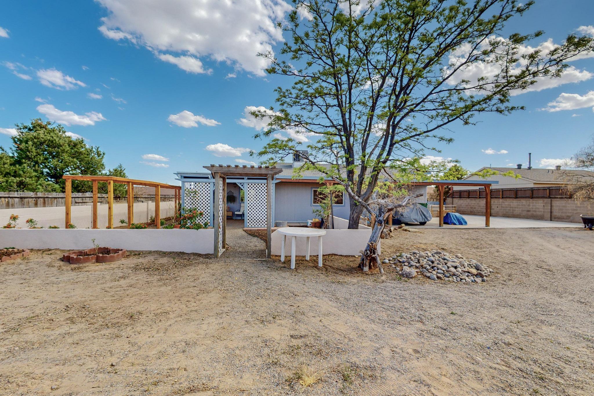6239 Roadrunner Loop NE