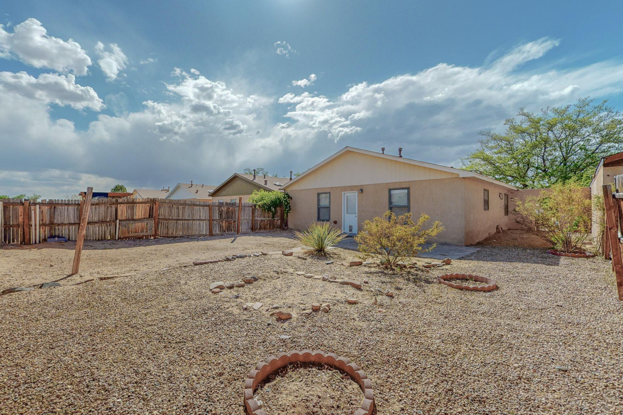 856 Entrada Drive SW