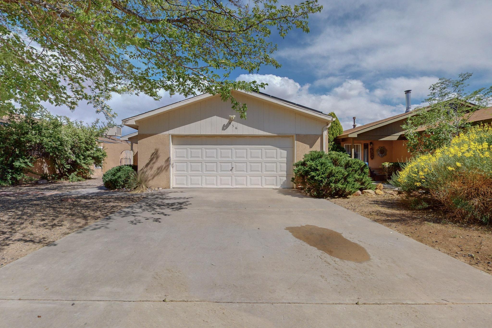 856 Entrada Drive SW